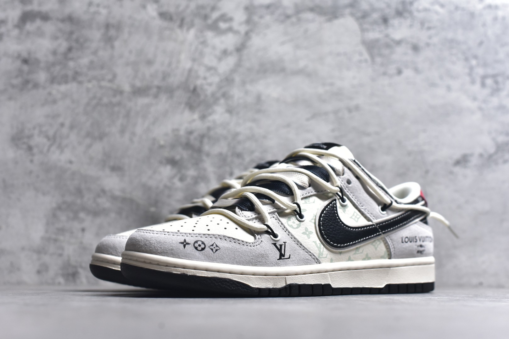 图片[2]-#海外爆款限量发售！Nike SB Dunk Low“LV联名——荔纹勾抽绳” 周年高端定制 低帮休闲板鞋 定制鞋盒 大厂纯原品质出货 超高清洁度 皮料切割干净无任何毛边 细节完美 货号：CX5050-Y53 尺码：36 36.5 37.5 38 38.5 39 40 40.5 41 42 42.5 43 44 44.5 45-选品中心
