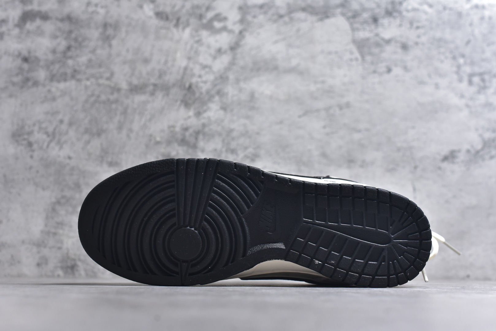 图片[6]-#海外爆款限量发售！Nike SB Dunk Low“LV联名——荔纹勾抽绳” 周年高端定制 低帮休闲板鞋 定制鞋盒 大厂纯原品质出货 超高清洁度 皮料切割干净无任何毛边 细节完美 货号：CX5050-Y53 尺码：36 36.5 37.5 38 38.5 39 40 40.5 41 42 42.5 43 44 44.5 45-选品中心