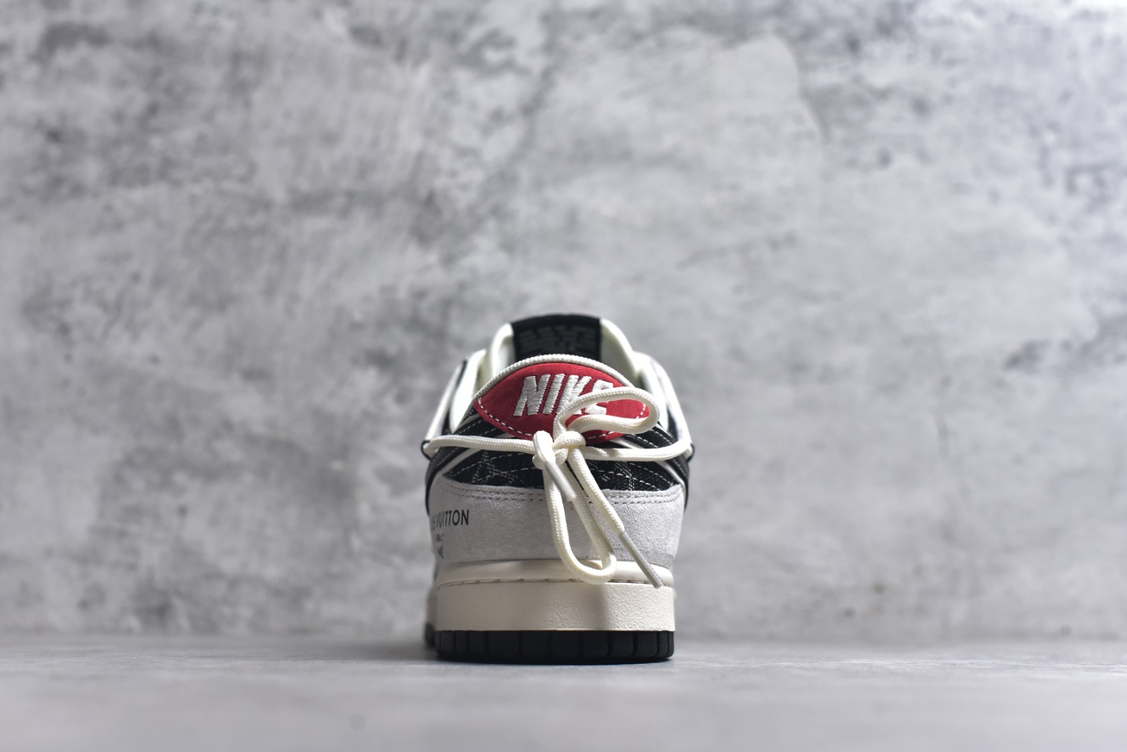 图片[5]-#海外爆款限量发售！Nike SB Dunk Low“LV联名——荔纹勾抽绳” 周年高端定制 低帮休闲板鞋 定制鞋盒 大厂纯原品质出货 超高清洁度 皮料切割干净无任何毛边 细节完美 货号：CX5050-Y53 尺码：36 36.5 37.5 38 38.5 39 40 40.5 41 42 42.5 43 44 44.5 45-选品中心