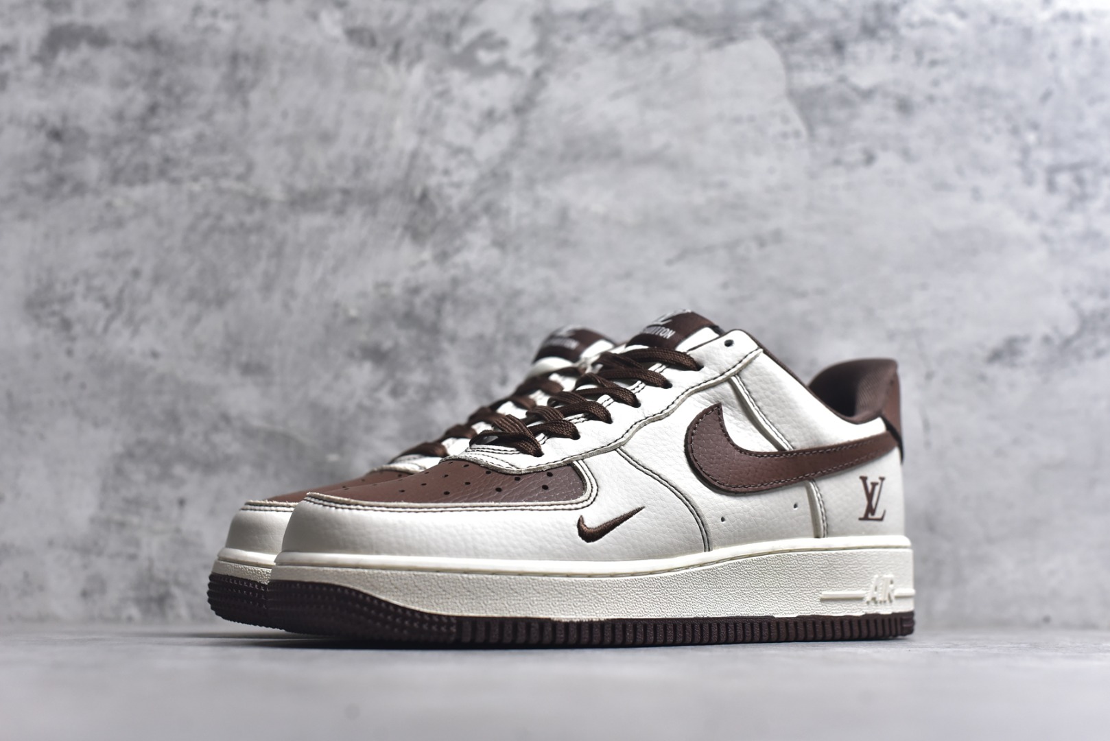 图片[2]-#海外限量发售！公司级NIke Air Force 1 \’07 Low “LV联名——米粽底”空军一号 低帮 运动鞋 休闲鞋 折边针车 工艺难度大 原楦头原纸板 原装鞋盒 定制五金配件 内置全掌气垫 原厂鞋底 货号：KK1988-087 尺码：36 36.5 37.5 38 38.5 39 40 40.5 41 42 42.5 43 44 44.5 45-选品中心