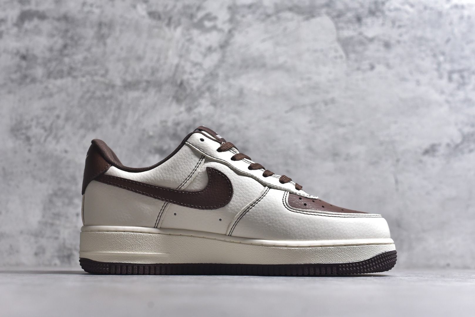 图片[3]-#海外限量发售！公司级NIke Air Force 1 \’07 Low “LV联名——米粽底”空军一号 低帮 运动鞋 休闲鞋 折边针车 工艺难度大 原楦头原纸板 原装鞋盒 定制五金配件 内置全掌气垫 原厂鞋底 货号：KK1988-087 尺码：36 36.5 37.5 38 38.5 39 40 40.5 41 42 42.5 43 44 44.5 45-选品中心