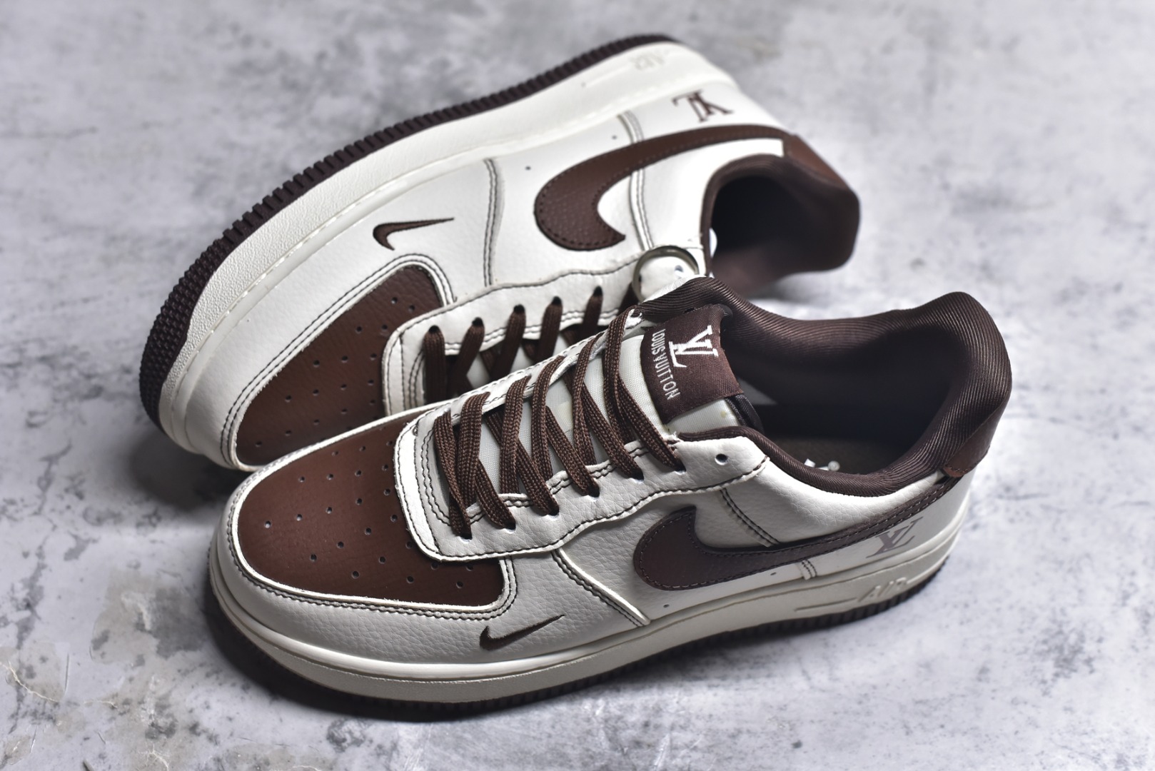 图片[7]-#海外限量发售！公司级NIke Air Force 1 \’07 Low “LV联名——米粽底”空军一号 低帮 运动鞋 休闲鞋 折边针车 工艺难度大 原楦头原纸板 原装鞋盒 定制五金配件 内置全掌气垫 原厂鞋底 货号：KK1988-087 尺码：36 36.5 37.5 38 38.5 39 40 40.5 41 42 42.5 43 44 44.5 45-选品中心