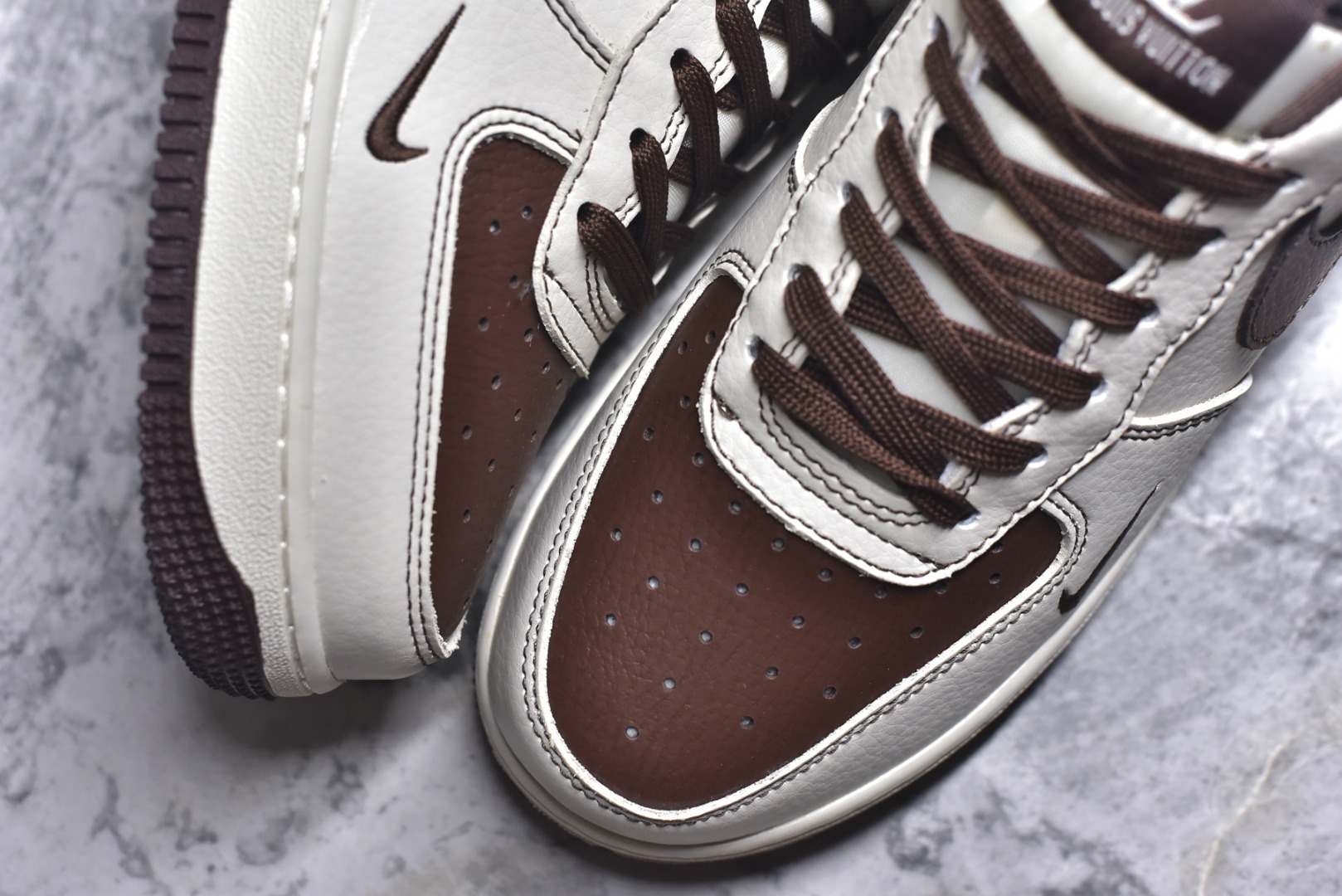 图片[8]-#海外限量发售！公司级NIke Air Force 1 \’07 Low “LV联名——米粽底”空军一号 低帮 运动鞋 休闲鞋 折边针车 工艺难度大 原楦头原纸板 原装鞋盒 定制五金配件 内置全掌气垫 原厂鞋底 货号：KK1988-087 尺码：36 36.5 37.5 38 38.5 39 40 40.5 41 42 42.5 43 44 44.5 45-选品中心