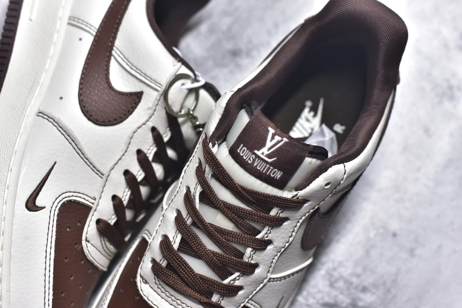 图片[9]-#海外限量发售！公司级NIke Air Force 1 \’07 Low “LV联名——米粽底”空军一号 低帮 运动鞋 休闲鞋 折边针车 工艺难度大 原楦头原纸板 原装鞋盒 定制五金配件 内置全掌气垫 原厂鞋底 货号：KK1988-087 尺码：36 36.5 37.5 38 38.5 39 40 40.5 41 42 42.5 43 44 44.5 45-选品中心