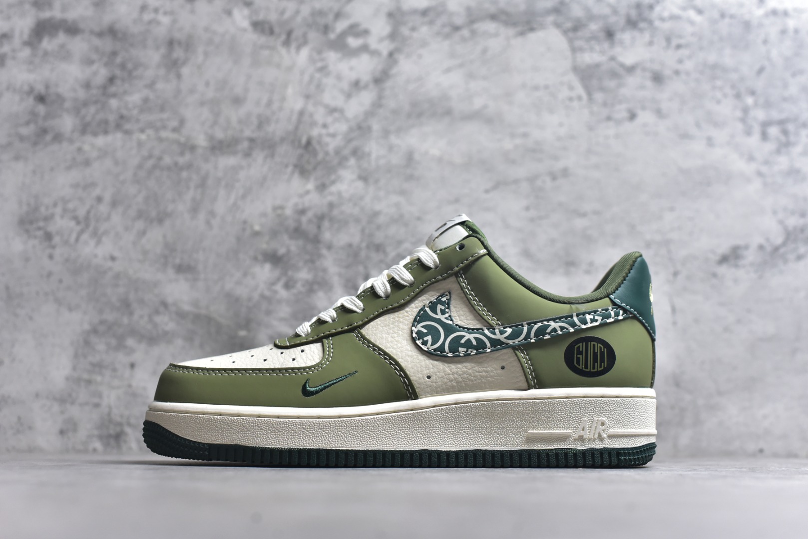 #海外限量发售！公司级NIke Air Force 1 \'07 Low “古驰联名——绿腰果花勾”空军一号 低帮 运动鞋 休闲鞋 折边针车 工艺难度大 原楦头原纸板 原装鞋盒 定制五金配件 内置全掌气垫 原厂鞋底 货号：KK1988-063 尺码：36 36.5 37.5 38 38.5 39 40 40.5 41 42 42.5 43 44 44.5 45\