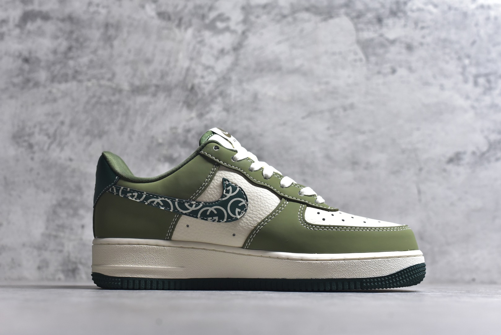 图片[3]-#海外限量发售！公司级NIke Air Force 1 \’07 Low “古驰联名——绿腰果花勾”空军一号 低帮 运动鞋 休闲鞋 折边针车 工艺难度大 原楦头原纸板 原装鞋盒 定制五金配件 内置全掌气垫 原厂鞋底 货号：KK1988-063 尺码：36 36.5 37.5 38 38.5 39 40 40.5 41 42 42.5 43 44 44.5 45\”},\”share\”：{\”posterTitle\”：\”SG觅货二店「核心」的店铺-选品中心