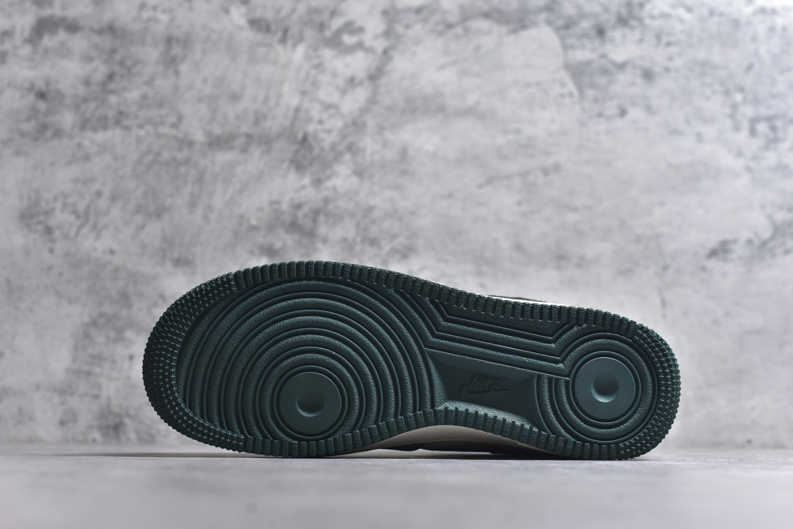 图片[6]-#海外限量发售！公司级NIke Air Force 1 \’07 Low “古驰联名——绿腰果花勾”空军一号 低帮 运动鞋 休闲鞋 折边针车 工艺难度大 原楦头原纸板 原装鞋盒 定制五金配件 内置全掌气垫 原厂鞋底 货号：KK1988-063 尺码：36 36.5 37.5 38 38.5 39 40 40.5 41 42 42.5 43 44 44.5 45\”},\”share\”：{\”posterTitle\”：\”SG觅货二店「核心」的店铺-选品中心