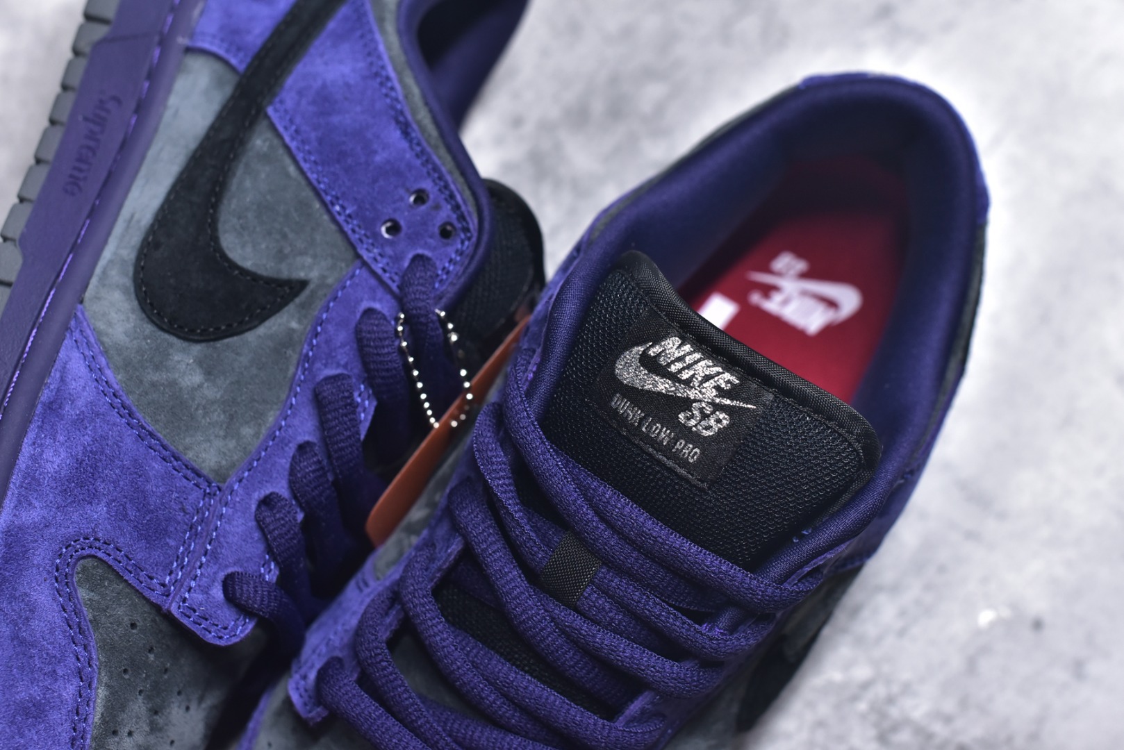 图片[9]-#Supreme x NK Dunk Low SUP 联名款 低帮休闲滑板鞋 国内DUNK大系列领域T0品质专业出品 原厂材料打造 原厂竖纹包装纸 鞋盒钢印可区别市面版本 平台外贸充Z 高端零售专供品质 货号：HQ8487-500 尺码：40-46-选品中心