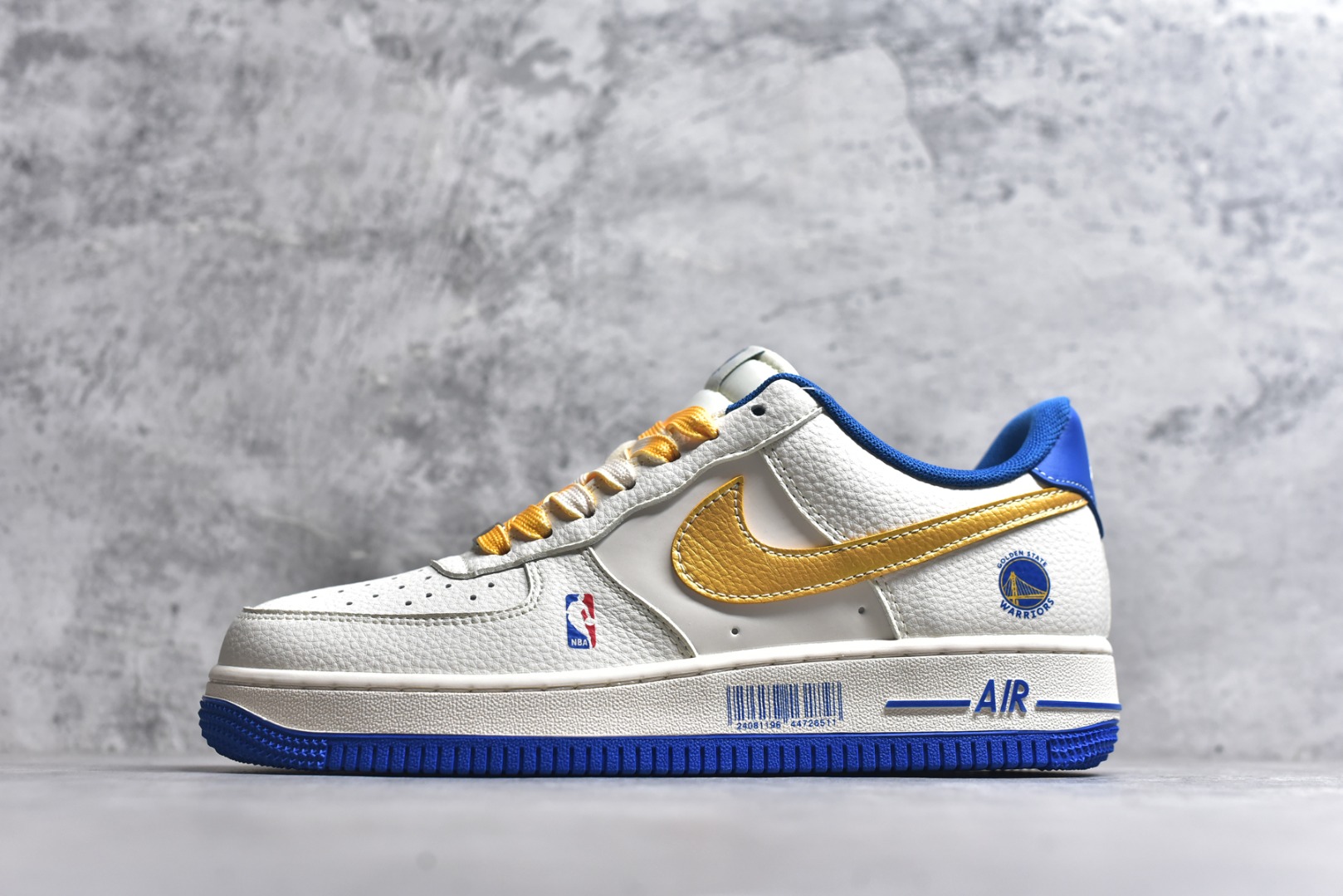 #海外限量发售！公司级Nike Air Force 1 \'07 Low “NBA联名——勇士米金勾”空军一号 低帮 运动鞋 休闲鞋 折边针车 工艺难度大 原楦头原纸板 原装鞋盒 定制五金配件 内置全掌气垫 原厂鞋底 货号：QW5606-270 尺码：36 36.5 37.5 38 38.5 39 40 40.5 41 42 42.5 43 44 44.5 45-选品中心