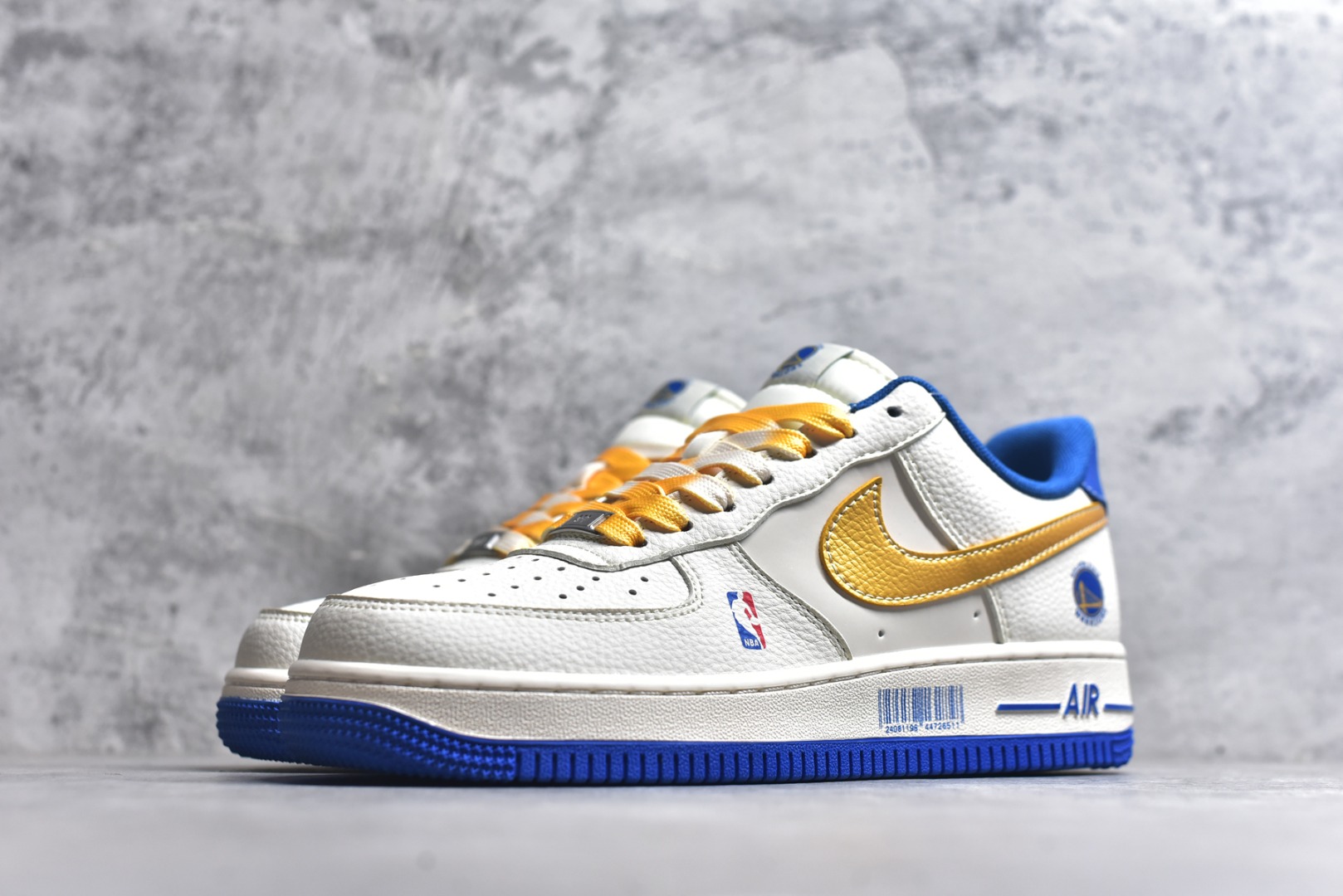 图片[2]-#海外限量发售！公司级Nike Air Force 1 \’07 Low “NBA联名——勇士米金勾”空军一号 低帮 运动鞋 休闲鞋 折边针车 工艺难度大 原楦头原纸板 原装鞋盒 定制五金配件 内置全掌气垫 原厂鞋底 货号：QW5606-270 尺码：36 36.5 37.5 38 38.5 39 40 40.5 41 42 42.5 43 44 44.5 45-选品中心