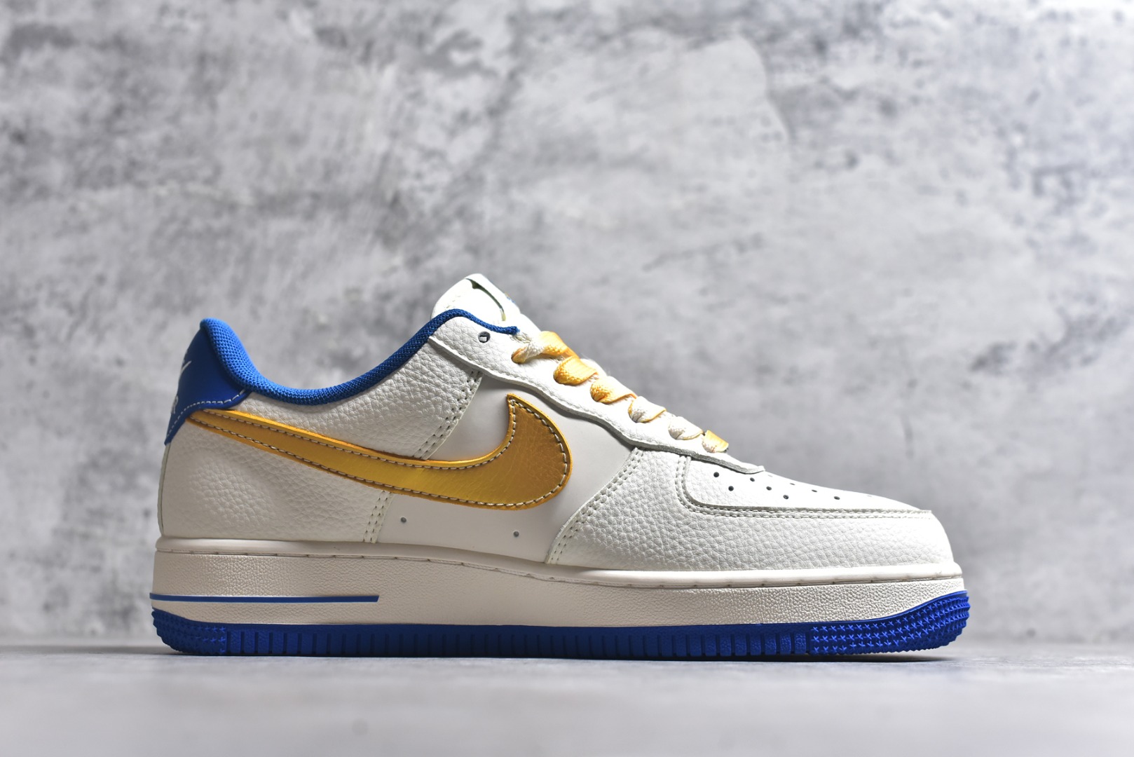 图片[3]-#海外限量发售！公司级Nike Air Force 1 \’07 Low “NBA联名——勇士米金勾”空军一号 低帮 运动鞋 休闲鞋 折边针车 工艺难度大 原楦头原纸板 原装鞋盒 定制五金配件 内置全掌气垫 原厂鞋底 货号：QW5606-270 尺码：36 36.5 37.5 38 38.5 39 40 40.5 41 42 42.5 43 44 44.5 45-选品中心