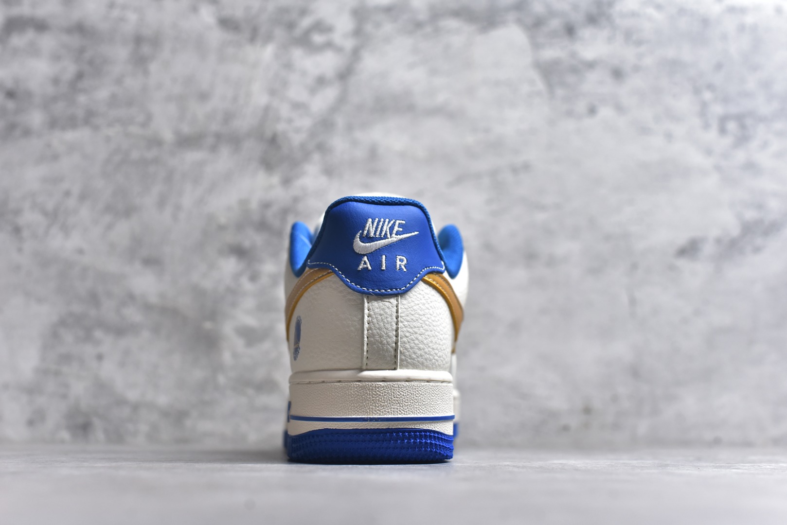 图片[5]-#海外限量发售！公司级Nike Air Force 1 \’07 Low “NBA联名——勇士米金勾”空军一号 低帮 运动鞋 休闲鞋 折边针车 工艺难度大 原楦头原纸板 原装鞋盒 定制五金配件 内置全掌气垫 原厂鞋底 货号：QW5606-270 尺码：36 36.5 37.5 38 38.5 39 40 40.5 41 42 42.5 43 44 44.5 45-选品中心