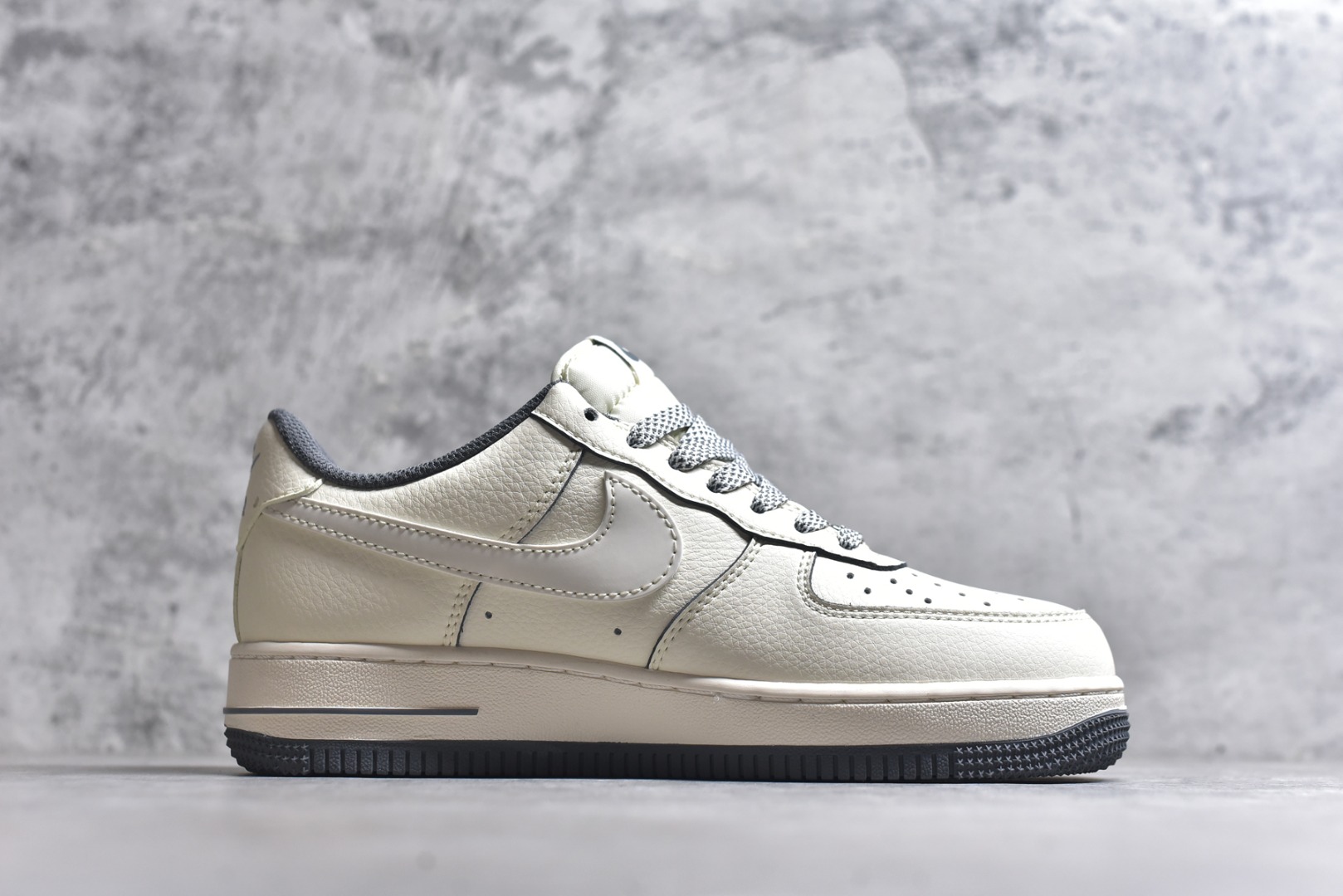 图片[3]-#海外限量发售！公司级NIke Air Force 1 \’07 Low “北面联名-米灰网格”空军一号 低帮 运动鞋 休闲鞋 折边针车 工艺难度大 原楦头原纸板 原装鞋盒 定制五金配件 内置全掌气垫 原厂鞋底 货号：JP8028-058 尺码：36 36.5 37.5 38 38.5 39 40 40.5 41 42 42.5 43 44 44.5 45-选品中心