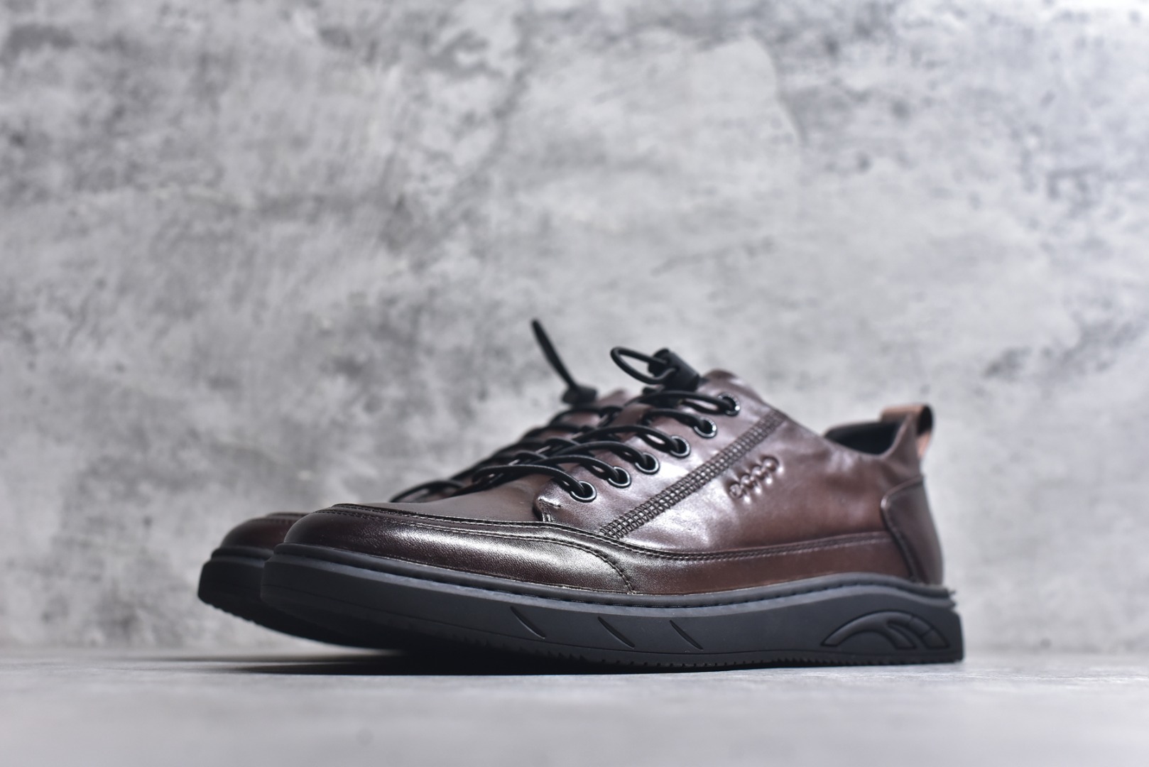 图片[2]-#Ecco 爱步 正装休闲系列男士套脚鞋 #版型简约大气耐看 精选头层小牛皮 皮面超软 纹理清晰 细腻 质感强 穿着舒适 档次高 便捷鞋带 套脚即穿 橡胶软底 天然橡胶 抗震防滑 耐磨耐折 轻便舒适 车线加固 软底软面 脚感一流真材实料 免检品质 质量保证 货号：583208-01003 尺码：38 39 40 41 42 43 44 皮鞋码-选品中心