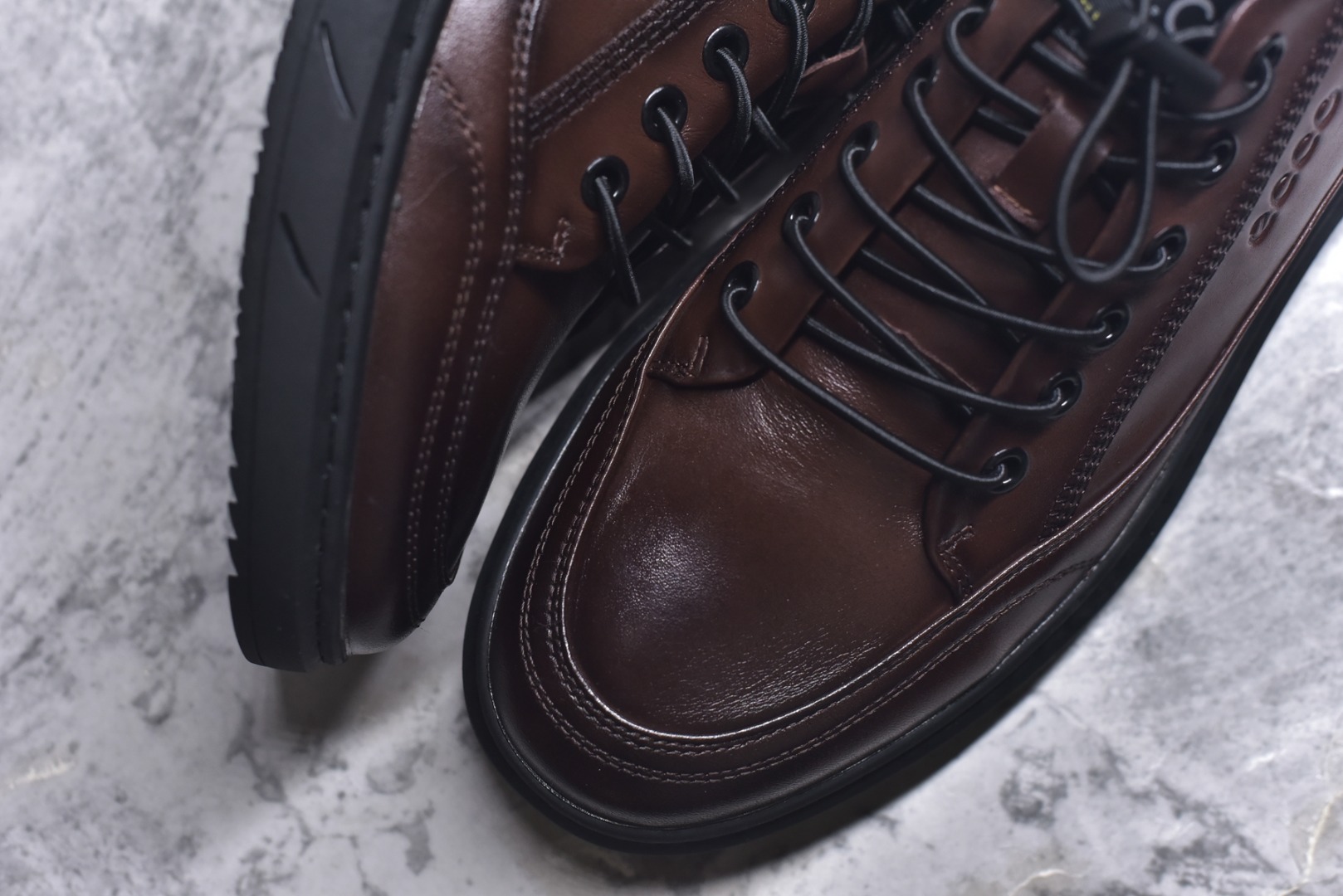 图片[8]-#Ecco 爱步 正装休闲系列男士套脚鞋 #版型简约大气耐看 精选头层小牛皮 皮面超软 纹理清晰 细腻 质感强 穿着舒适 档次高 便捷鞋带 套脚即穿 橡胶软底 天然橡胶 抗震防滑 耐磨耐折 轻便舒适 车线加固 软底软面 脚感一流真材实料 免检品质 质量保证 货号：583208-01003 尺码：38 39 40 41 42 43 44 皮鞋码-选品中心