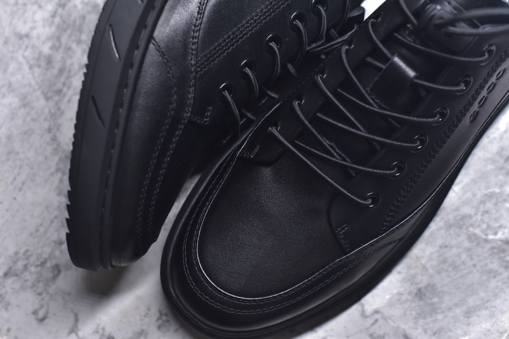 图片[8]-#Ecco 爱步 正装休闲系列男士套脚鞋 #版型简约大气耐看 精选头层小牛皮 皮面超软 纹理清晰 细腻 质感强 穿着舒适 档次高 便捷鞋带 套脚即穿 橡胶软底 天然橡胶 抗震防滑 耐磨耐折 轻便舒适 车线加固 软底软面 脚感一流真材实料 免检品质 质量保证 货号：583208-01001 尺码：38 39 40 41 42 43 44 皮鞋码-选品中心