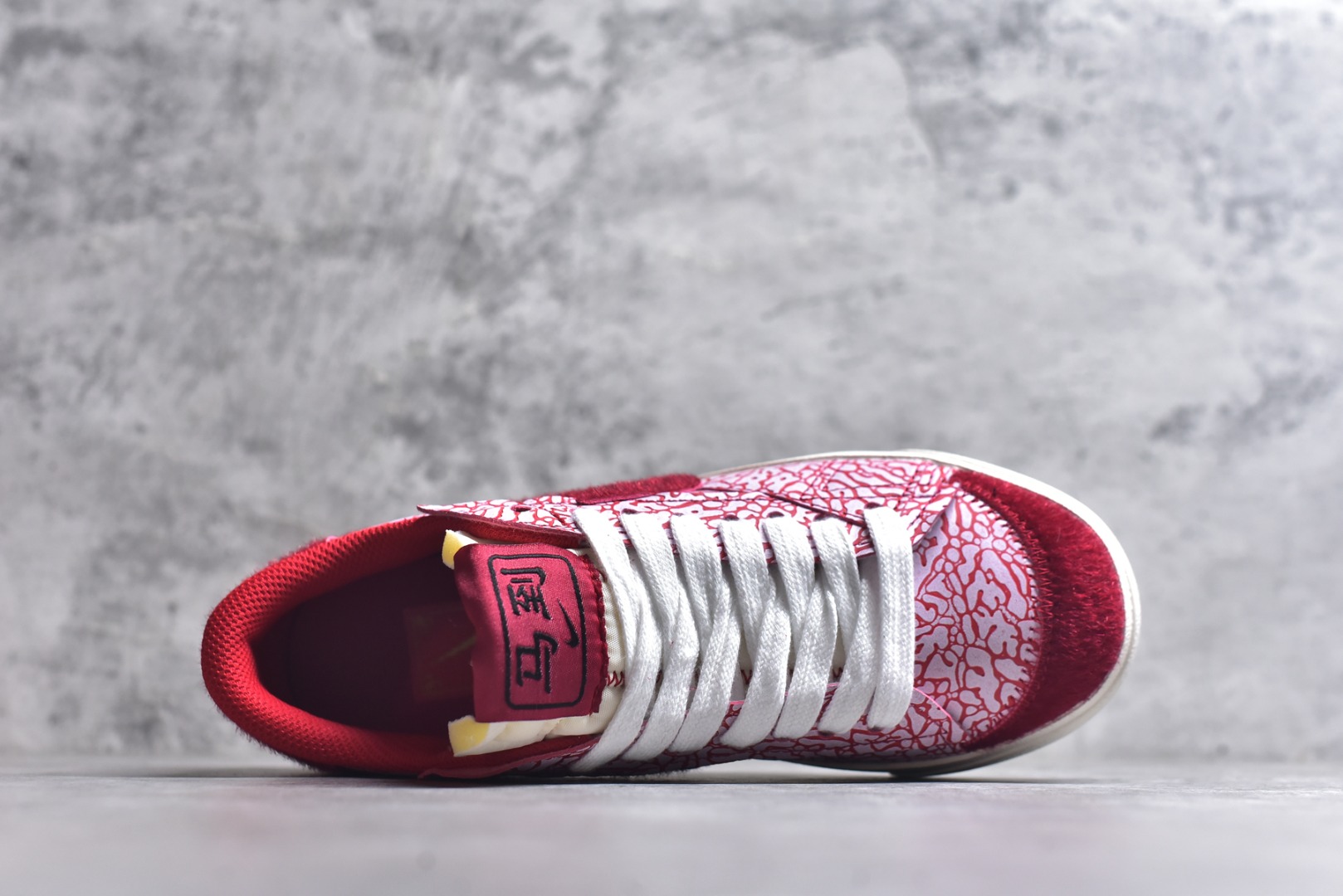 图片[4]-#Nike Blazer low 77 JUMBO 马年限定开括者大勾低帮休闲板鞋 鞋领采用弹性织物材质打造，方便穿脱的同时，带来舒适的穿着体验。鞋侧巨型大勾，让整双鞋极具复古质感。鞋底采用锯齿状设计，增强抓地力和耐久度 货号：DN2158-105 尺码：36-45-选品中心