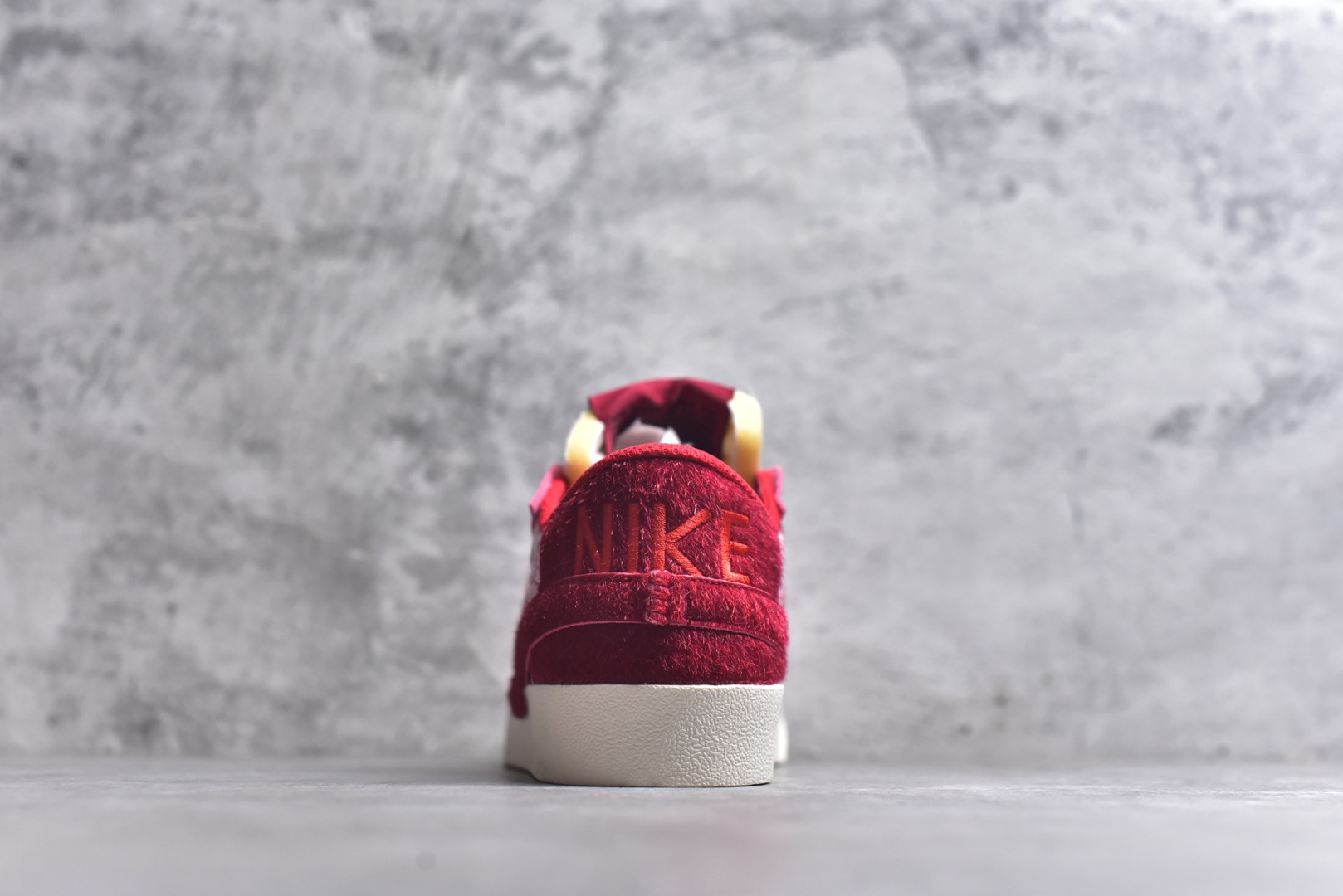 图片[5]-#Nike Blazer low 77 JUMBO 马年限定开括者大勾低帮休闲板鞋 鞋领采用弹性织物材质打造，方便穿脱的同时，带来舒适的穿着体验。鞋侧巨型大勾，让整双鞋极具复古质感。鞋底采用锯齿状设计，增强抓地力和耐久度 货号：DN2158-105 尺码：36-45-选品中心