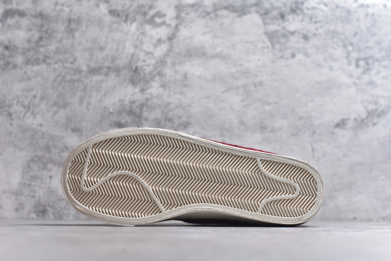 图片[6]-#Nike Blazer low 77 JUMBO 马年限定开括者大勾低帮休闲板鞋 鞋领采用弹性织物材质打造，方便穿脱的同时，带来舒适的穿着体验。鞋侧巨型大勾，让整双鞋极具复古质感。鞋底采用锯齿状设计，增强抓地力和耐久度 货号：DN2158-105 尺码：36-45-选品中心