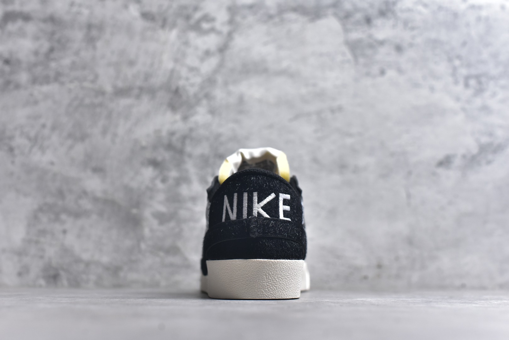 图片[5]-#Nike Blazer low 77 JUMBO 马年限定开括者大勾低帮休闲板鞋 鞋领采用弹性织物材质打造，方便穿脱的同时，带来舒适的穿着体验。鞋侧巨型大勾，让整双鞋极具复古质感。鞋底采用锯齿状设计，增强抓地力和耐久度 货号：DN2158-104 尺码：36-45-选品中心