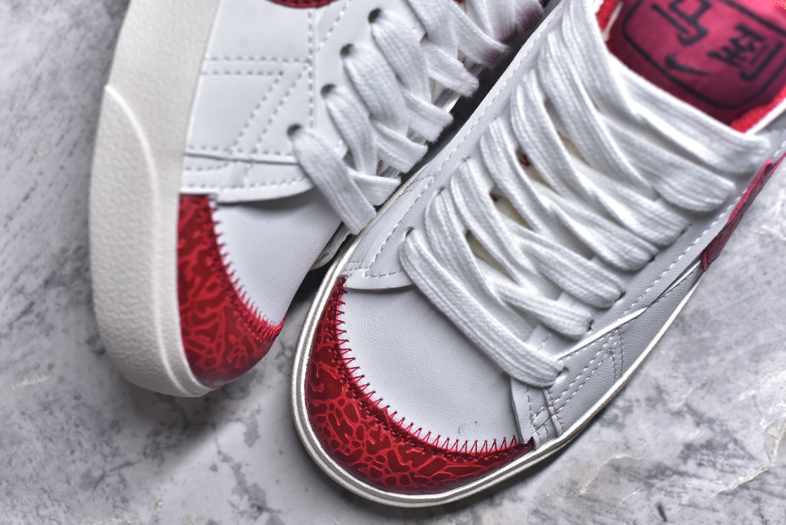 图片[8]-#Nike Blazer low 77 JUMBO 马年限定开括者大勾低帮休闲板鞋 鞋领采用弹性织物材质打造，方便穿脱的同时，带来舒适的穿着体验。鞋侧巨型大勾，让整双鞋极具复古质感。鞋底采用锯齿状设计，增强抓地力和耐久度 货号：DN2158-103 尺码：36-45-选品中心