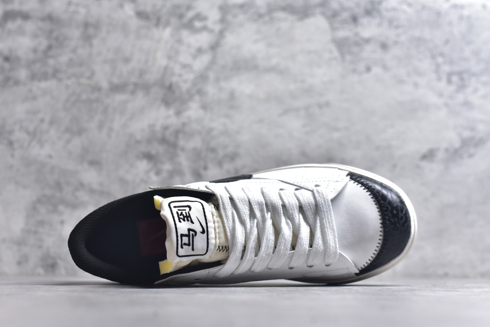 图片[4]-#Nike Blazer low 77 JUMBO 马年限定开括者大勾低帮休闲板鞋 鞋领采用弹性织物材质打造，方便穿脱的同时，带来舒适的穿着体验。鞋侧巨型大勾，让整双鞋极具复古质感。鞋底采用锯齿状设计，增强抓地力和耐久度 货号：DN2158-102 尺码：36-45-选品中心