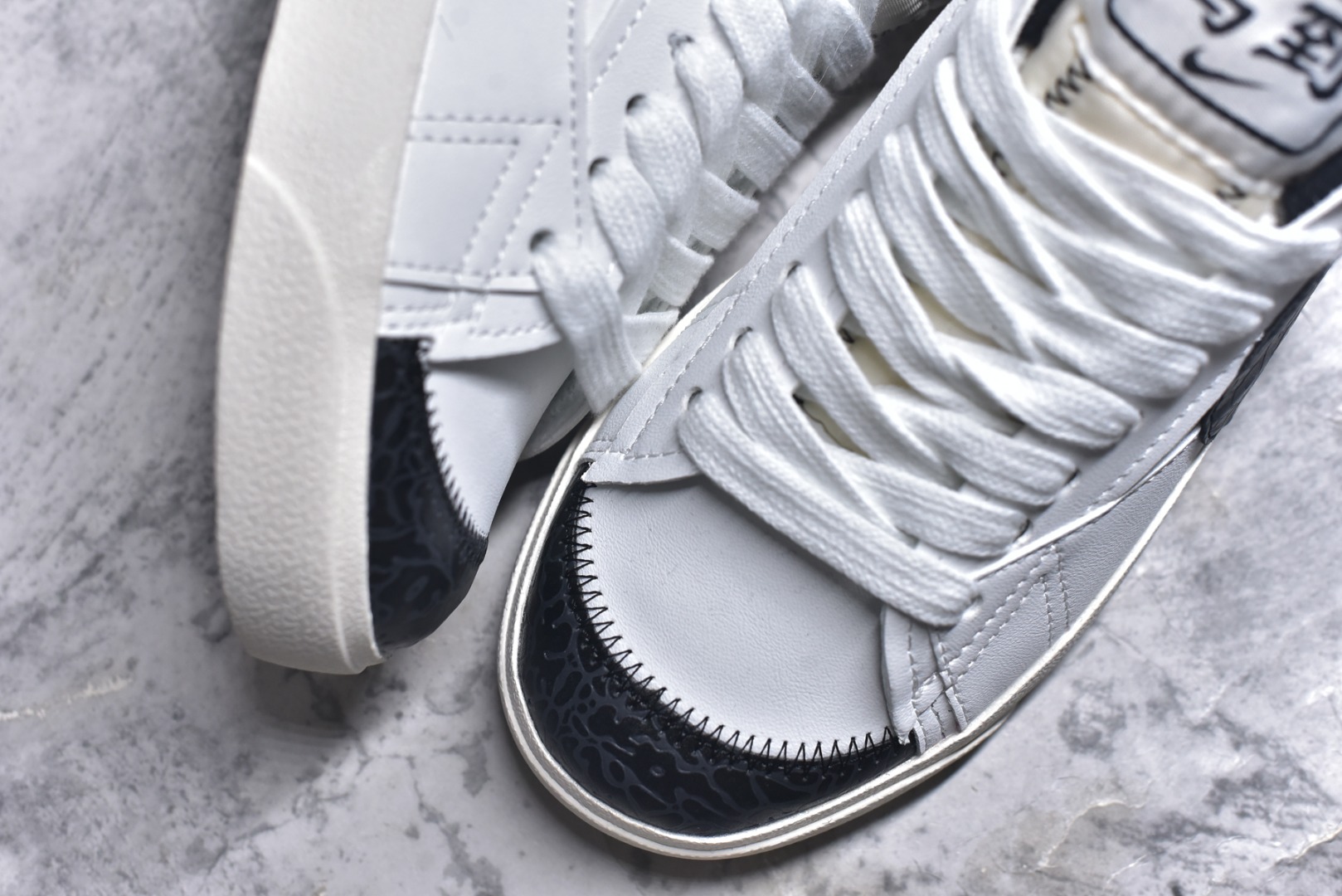 图片[8]-#Nike Blazer low 77 JUMBO 马年限定开括者大勾低帮休闲板鞋 鞋领采用弹性织物材质打造，方便穿脱的同时，带来舒适的穿着体验。鞋侧巨型大勾，让整双鞋极具复古质感。鞋底采用锯齿状设计，增强抓地力和耐久度 货号：DN2158-102 尺码：36-45-选品中心