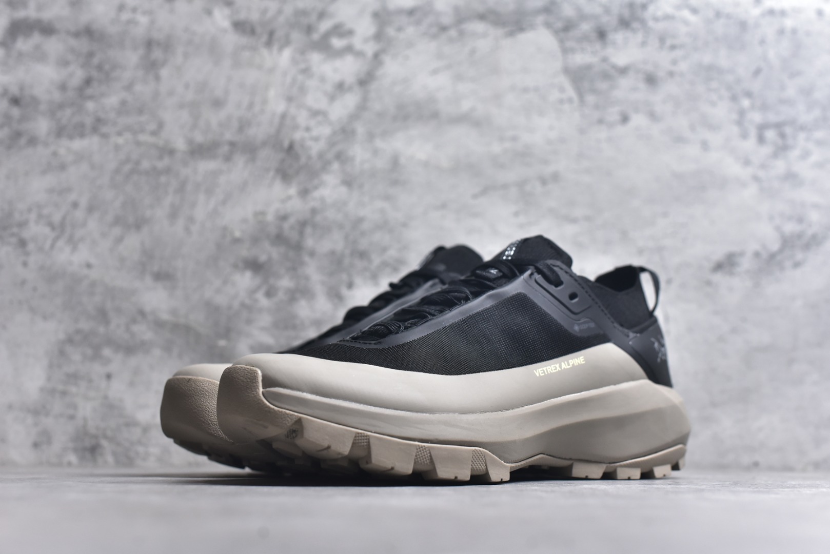 图片[2]-#Arcteryx Vertex Alpine 始祖鸟系列长距离越野登山徒步户外防水多功能运动跑鞋 独家原底面配置 全套原厂生产指令 内外盒标包装纸鞋带配件均同步公司 公司一样的东西 放心开冲 外贸 零售 裸鞋 渠道货 随意操作 承诺半个月内开胶直接换新 尺码：36-45-选品中心