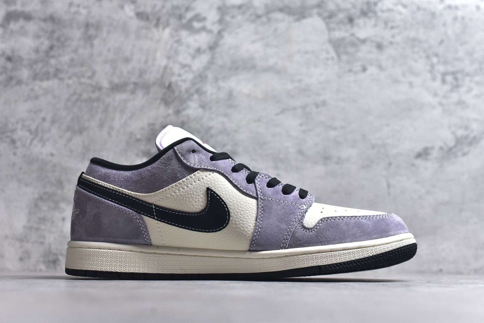 图片[3]-#海外爆款限量发售！Nike Jordan Air Jordan 1“ Supreme联名——米灰黑猪八革” 高端定制 低帮 复古 减震 防滑 耐磨 篮球鞋 定制鞋盒 大厂纯原品质出货 超高清洁度 皮料切割干净无任何毛边 细节完美 货号：QL1988-003 尺码：36 36.5 37.5 38 38.5 39 40 40.5 41 42 42.5 43 44 44.5 45-选品中心