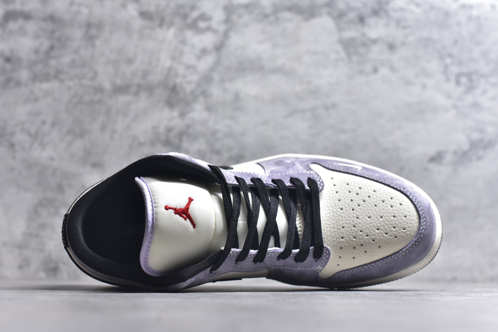 图片[4]-#海外爆款限量发售！Nike Jordan Air Jordan 1“ Supreme联名——米灰黑猪八革” 高端定制 低帮 复古 减震 防滑 耐磨 篮球鞋 定制鞋盒 大厂纯原品质出货 超高清洁度 皮料切割干净无任何毛边 细节完美 货号：QL1988-003 尺码：36 36.5 37.5 38 38.5 39 40 40.5 41 42 42.5 43 44 44.5 45-选品中心