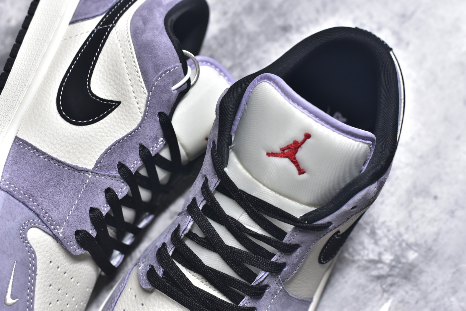 图片[9]-#海外爆款限量发售！Nike Jordan Air Jordan 1“ Supreme联名——米灰黑猪八革” 高端定制 低帮 复古 减震 防滑 耐磨 篮球鞋 定制鞋盒 大厂纯原品质出货 超高清洁度 皮料切割干净无任何毛边 细节完美 货号：QL1988-003 尺码：36 36.5 37.5 38 38.5 39 40 40.5 41 42 42.5 43 44 44.5 45-选品中心