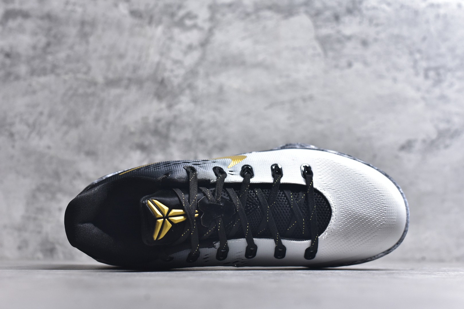 图片[4]-#灭世/Max NK Kobe 9 Low EM Think Pink PE 科比九代舒适减震防滑低帮篮球鞋 GIGI黑金 FZ7333-002 ✅原楦打造灵动版型 鞋头➕腰身➕后跟 360°无死角 ✅原厂工艺3层立体编织flyknit鞋面 厚度同步ZP吊打市场“纯原” ✅原厂碳板加持 立体感区分市场货品 ✅区分市场货品🌪过验级拉帮细节 ✅内置全新复刻版中底鞋垫 REACT缓震 密度增加抗衰减 ✅针对海外市场增加 47.5 满足精英选手实战需求 最强科9 灭世制造 用实力让情怀落地 👊🏻 尺码：39 40 40.5 41 42 42.5 43 44 44.5 45 46 47.5-选品中心