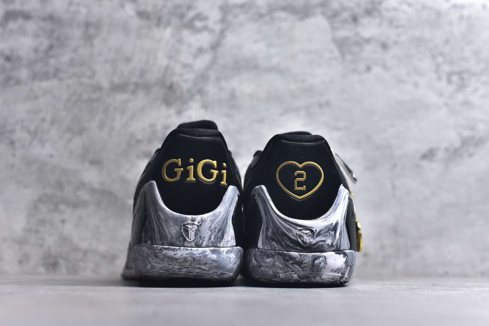 图片[5]-#灭世/Max NK Kobe 9 Low EM Think Pink PE 科比九代舒适减震防滑低帮篮球鞋 GIGI黑金 FZ7333-002 ✅原楦打造灵动版型 鞋头➕腰身➕后跟 360°无死角 ✅原厂工艺3层立体编织flyknit鞋面 厚度同步ZP吊打市场“纯原” ✅原厂碳板加持 立体感区分市场货品 ✅区分市场货品🌪过验级拉帮细节 ✅内置全新复刻版中底鞋垫 REACT缓震 密度增加抗衰减 ✅针对海外市场增加 47.5 满足精英选手实战需求 最强科9 灭世制造 用实力让情怀落地 👊🏻 尺码：39 40 40.5 41 42 42.5 43 44 44.5 45 46 47.5-选品中心