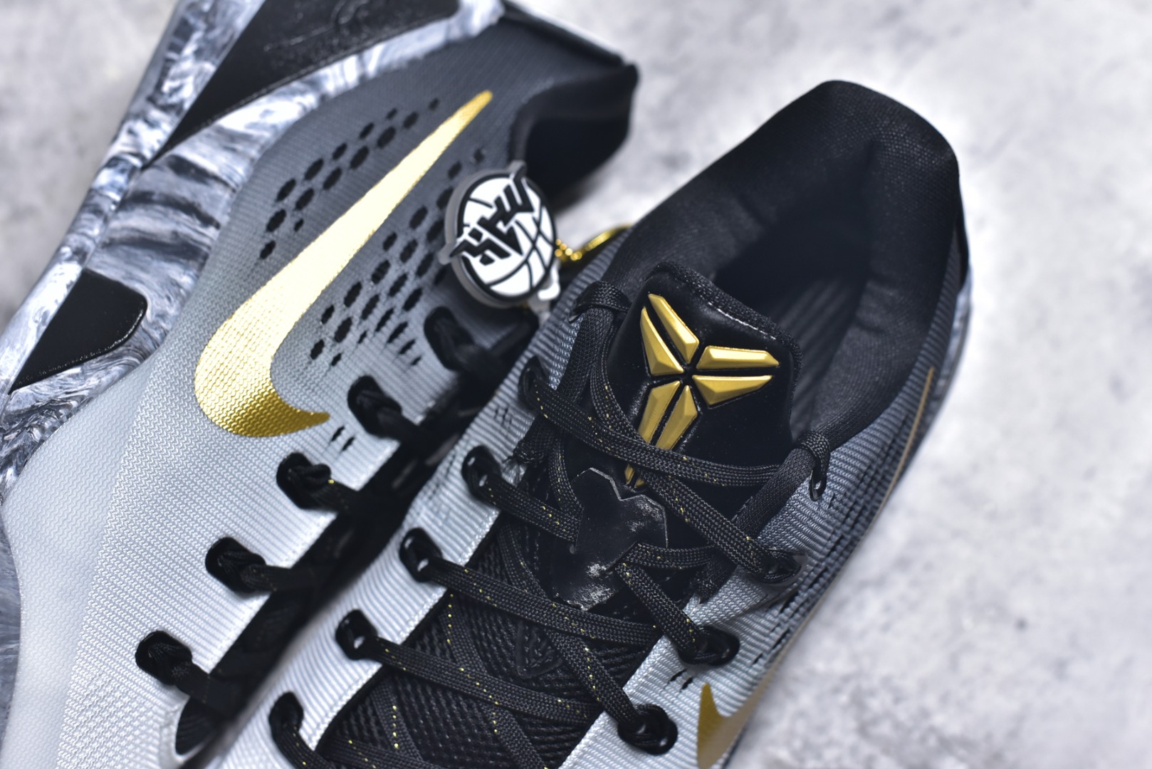 图片[9]-#灭世/Max NK Kobe 9 Low EM Think Pink PE 科比九代舒适减震防滑低帮篮球鞋 GIGI黑金 FZ7333-002 ✅原楦打造灵动版型 鞋头➕腰身➕后跟 360°无死角 ✅原厂工艺3层立体编织flyknit鞋面 厚度同步ZP吊打市场“纯原” ✅原厂碳板加持 立体感区分市场货品 ✅区分市场货品🌪过验级拉帮细节 ✅内置全新复刻版中底鞋垫 REACT缓震 密度增加抗衰减 ✅针对海外市场增加 47.5 满足精英选手实战需求 最强科9 灭世制造 用实力让情怀落地 👊🏻 尺码：39 40 40.5 41 42 42.5 43 44 44.5 45 46 47.5-选品中心