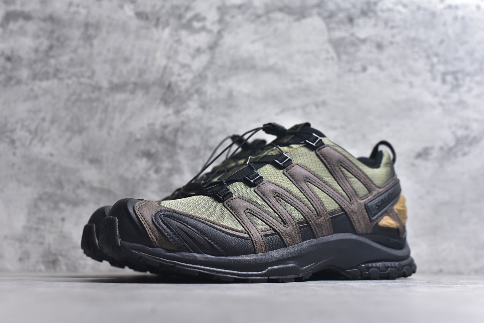 图片[2]-#(2代K版双层套盒版本） Salomon XA PRO 3D SEASONAL萨洛蒙户外越野跑鞋 鞋面采用SENSIFIT贴合技术 全方位贴合包裹脚型 鞋跟部鞋底牵引设计 提供强大的抓地性能 更适应野外崎岖不平的道路 其3D ADVANCED CHASSIS底盘 材料轻量大化 钉齿设计更具稳定性、防护性 鞋底易磨损区运用CONTAGRIP高耐磨材料 应对城市硬质路面长距离跑考验 货号：477974 28 尺码：36-47-选品中心