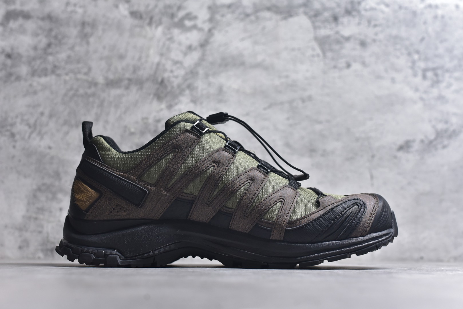 图片[3]-#(2代K版双层套盒版本） Salomon XA PRO 3D SEASONAL萨洛蒙户外越野跑鞋 鞋面采用SENSIFIT贴合技术 全方位贴合包裹脚型 鞋跟部鞋底牵引设计 提供强大的抓地性能 更适应野外崎岖不平的道路 其3D ADVANCED CHASSIS底盘 材料轻量大化 钉齿设计更具稳定性、防护性 鞋底易磨损区运用CONTAGRIP高耐磨材料 应对城市硬质路面长距离跑考验 货号：477974 28 尺码：36-47-选品中心