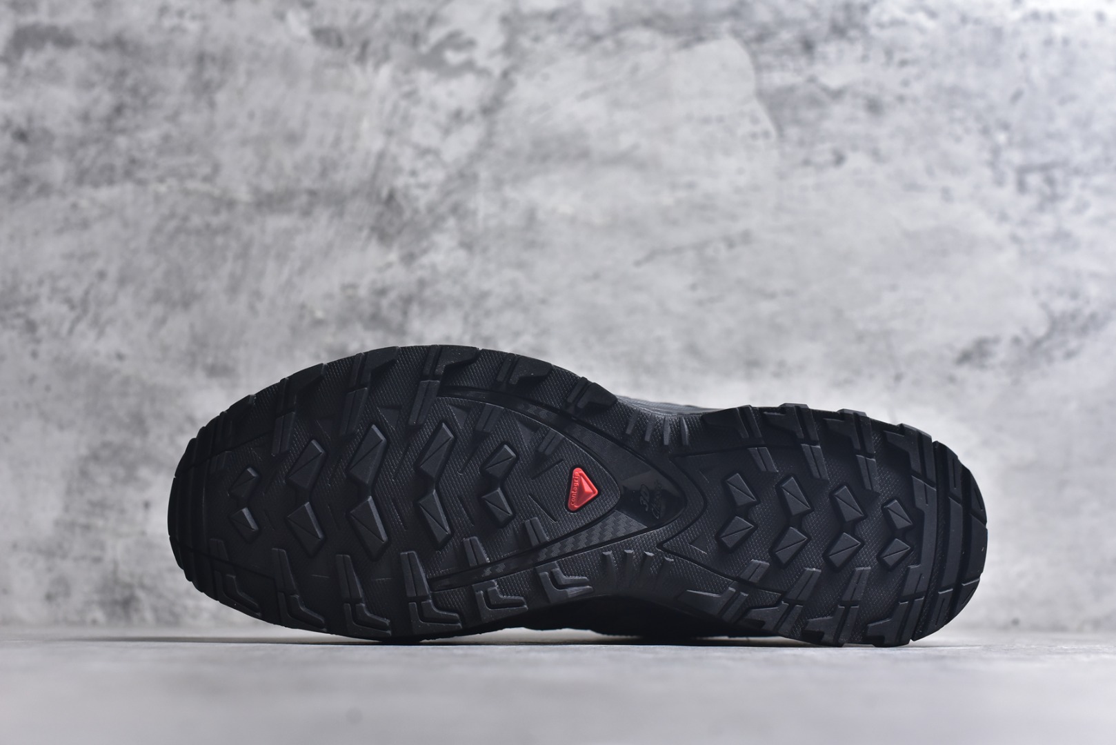 图片[6]-#(2代K版双层套盒版本） Salomon XA PRO 3D SEASONAL萨洛蒙户外越野跑鞋 鞋面采用SENSIFIT贴合技术 全方位贴合包裹脚型 鞋跟部鞋底牵引设计 提供强大的抓地性能 更适应野外崎岖不平的道路 其3D ADVANCED CHASSIS底盘 材料轻量大化 钉齿设计更具稳定性、防护性 鞋底易磨损区运用CONTAGRIP高耐磨材料 应对城市硬质路面长距离跑考验 货号：477974 28 尺码：36-47-选品中心