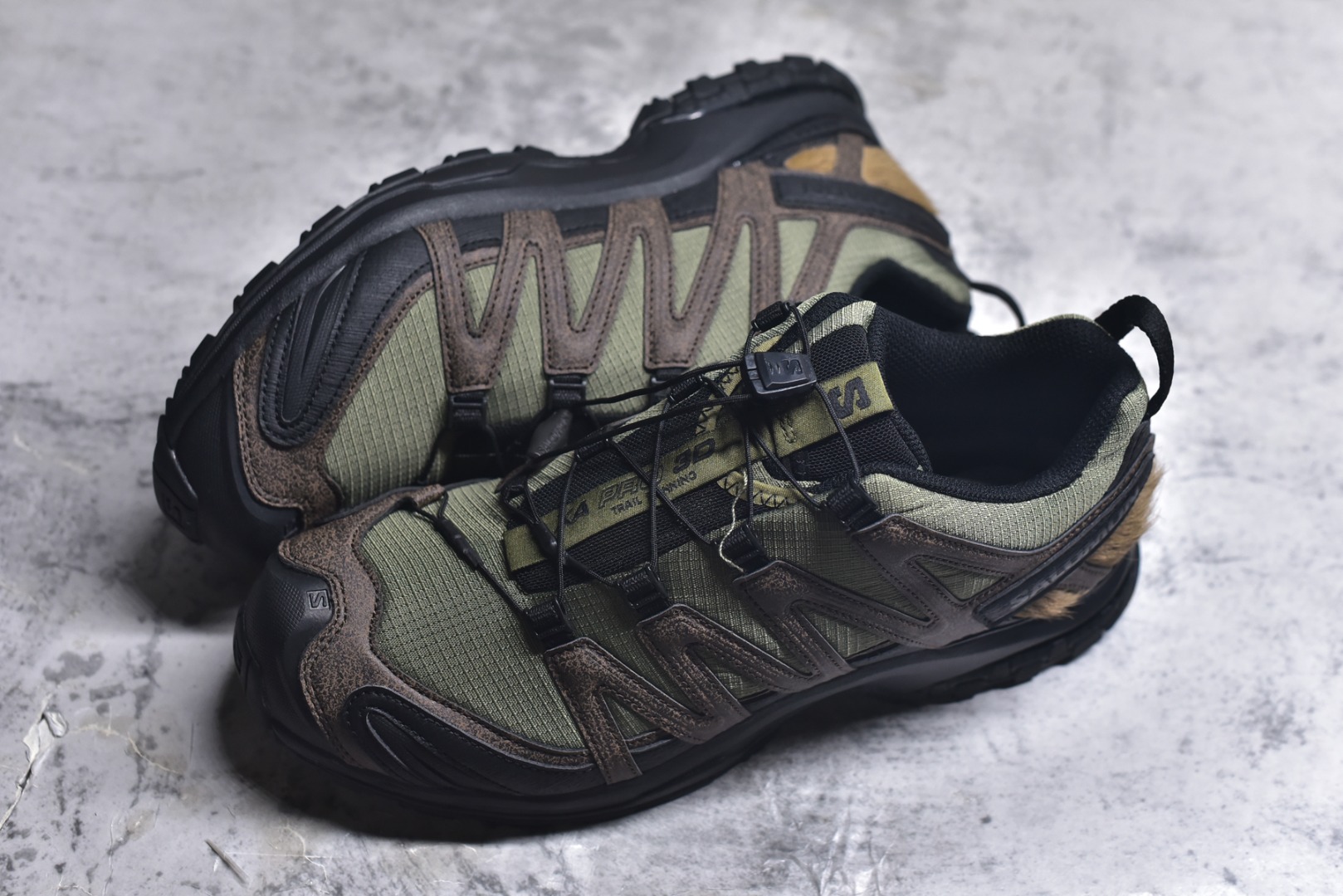 图片[7]-#(2代K版双层套盒版本） Salomon XA PRO 3D SEASONAL萨洛蒙户外越野跑鞋 鞋面采用SENSIFIT贴合技术 全方位贴合包裹脚型 鞋跟部鞋底牵引设计 提供强大的抓地性能 更适应野外崎岖不平的道路 其3D ADVANCED CHASSIS底盘 材料轻量大化 钉齿设计更具稳定性、防护性 鞋底易磨损区运用CONTAGRIP高耐磨材料 应对城市硬质路面长距离跑考验 货号：477974 28 尺码：36-47-选品中心