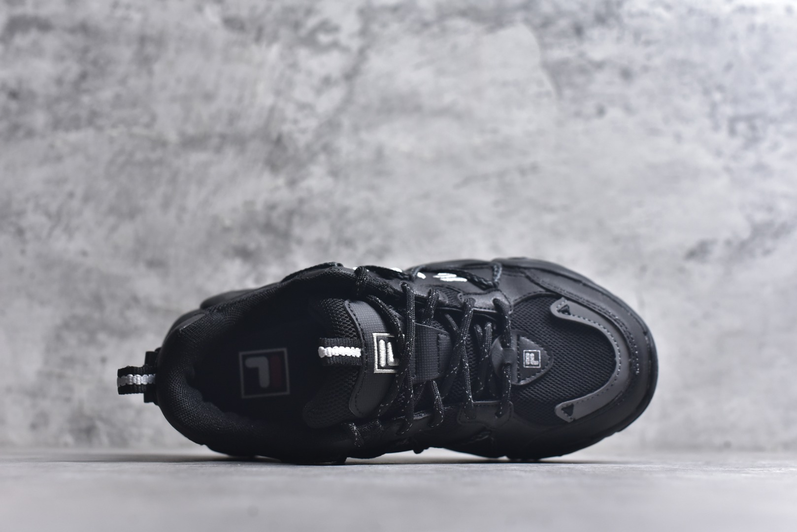 图片[4]-#FILA 斐乐经典百搭休闲防滑减震耐磨低帮运动鞋 传承了 FILA 的百年基因，融入年轻运动及潮流文化，成为引领变革、创新突破的一代。以“1+N” 的跨界合作模式重现经典的同时创造经典。带来最出其不意的跨界合作惊喜。同时，FILAFUSION把FILA 的 DNA 融入到定制体验里，你可以随心制造厲于你的产品。FILA FUSION 的鞋家族涵盖了老爹鞋、跑步鞋、网球鞋、季节款。风格复古新潮，满足了时尚人士出行及各类运动的搭配需求，成为当下年轻人筷拥的鞋类品牌之一。FILA FUSION 走进年轻人的世界，通过年轻人运动，街舞，滑板，篮球，展现 FILA FUSION 的潮流态度和年轻文化。FILA FUSION 认为末来属于引领变革、创新突破的年轻一代，让我们一起构成 FILA 未来的蓝图吧！尺码：35.5 36 36.5 37.5 38 38.5 39 40-选品中心