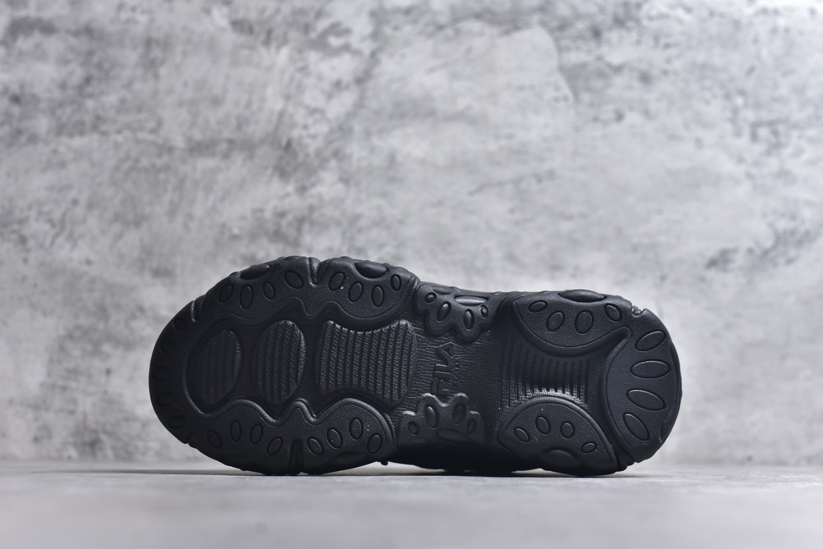 图片[6]-#FILA 斐乐经典百搭休闲防滑减震耐磨低帮运动鞋 传承了 FILA 的百年基因，融入年轻运动及潮流文化，成为引领变革、创新突破的一代。以“1+N” 的跨界合作模式重现经典的同时创造经典。带来最出其不意的跨界合作惊喜。同时，FILAFUSION把FILA 的 DNA 融入到定制体验里，你可以随心制造厲于你的产品。FILA FUSION 的鞋家族涵盖了老爹鞋、跑步鞋、网球鞋、季节款。风格复古新潮，满足了时尚人士出行及各类运动的搭配需求，成为当下年轻人筷拥的鞋类品牌之一。FILA FUSION 走进年轻人的世界，通过年轻人运动，街舞，滑板，篮球，展现 FILA FUSION 的潮流态度和年轻文化。FILA FUSION 认为末来属于引领变革、创新突破的年轻一代，让我们一起构成 FILA 未来的蓝图吧！尺码：35.5 36 36.5 37.5 38 38.5 39 40-选品中心