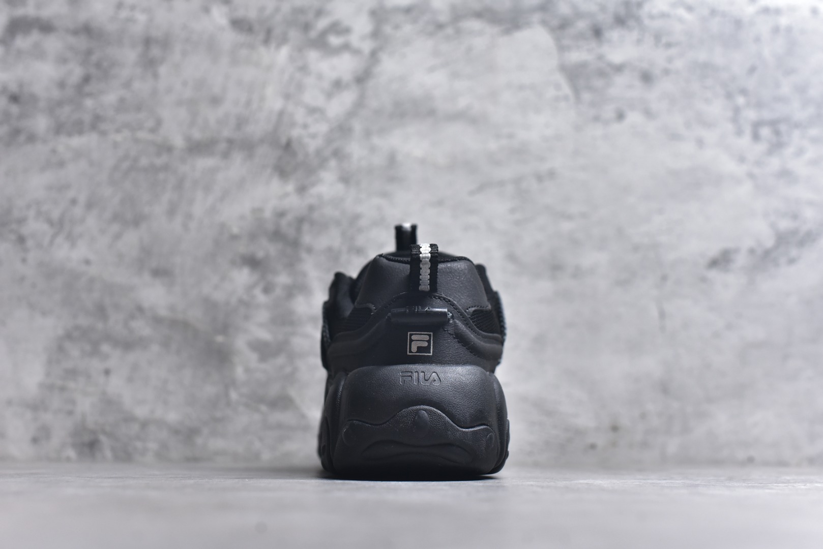 图片[5]-#FILA 斐乐经典百搭休闲防滑减震耐磨低帮运动鞋 传承了 FILA 的百年基因，融入年轻运动及潮流文化，成为引领变革、创新突破的一代。以“1+N” 的跨界合作模式重现经典的同时创造经典。带来最出其不意的跨界合作惊喜。同时，FILAFUSION把FILA 的 DNA 融入到定制体验里，你可以随心制造厲于你的产品。FILA FUSION 的鞋家族涵盖了老爹鞋、跑步鞋、网球鞋、季节款。风格复古新潮，满足了时尚人士出行及各类运动的搭配需求，成为当下年轻人筷拥的鞋类品牌之一。FILA FUSION 走进年轻人的世界，通过年轻人运动，街舞，滑板，篮球，展现 FILA FUSION 的潮流态度和年轻文化。FILA FUSION 认为末来属于引领变革、创新突破的年轻一代，让我们一起构成 FILA 未来的蓝图吧！尺码：35.5 36 36.5 37.5 38 38.5 39 40-选品中心