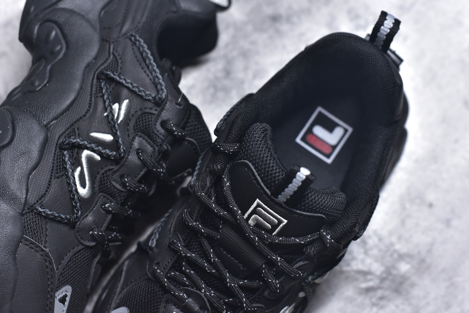 图片[9]-#FILA 斐乐经典百搭休闲防滑减震耐磨低帮运动鞋 传承了 FILA 的百年基因，融入年轻运动及潮流文化，成为引领变革、创新突破的一代。以“1+N” 的跨界合作模式重现经典的同时创造经典。带来最出其不意的跨界合作惊喜。同时，FILAFUSION把FILA 的 DNA 融入到定制体验里，你可以随心制造厲于你的产品。FILA FUSION 的鞋家族涵盖了老爹鞋、跑步鞋、网球鞋、季节款。风格复古新潮，满足了时尚人士出行及各类运动的搭配需求，成为当下年轻人筷拥的鞋类品牌之一。FILA FUSION 走进年轻人的世界，通过年轻人运动，街舞，滑板，篮球，展现 FILA FUSION 的潮流态度和年轻文化。FILA FUSION 认为末来属于引领变革、创新突破的年轻一代，让我们一起构成 FILA 未来的蓝图吧！尺码：35.5 36 36.5 37.5 38 38.5 39 40-选品中心