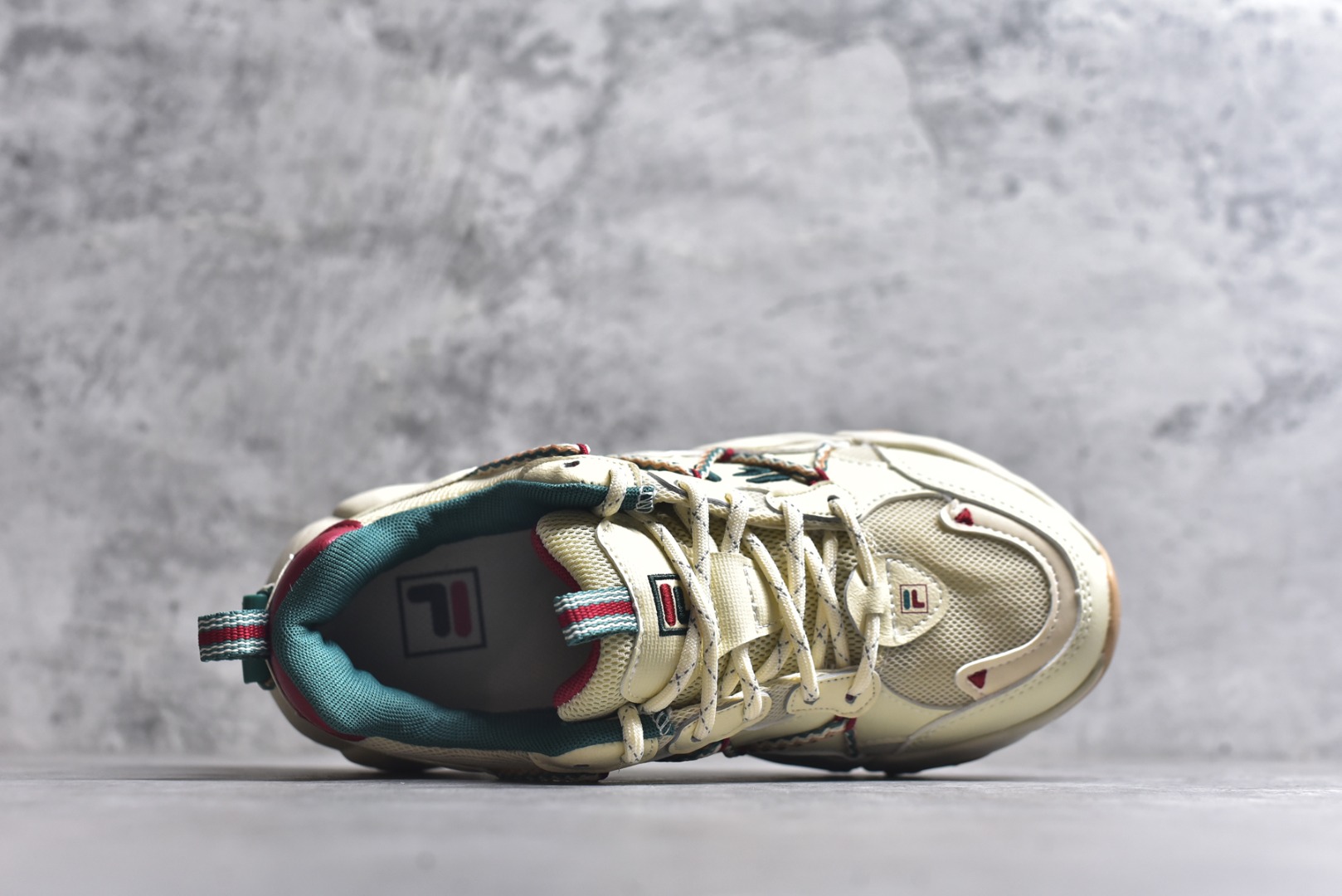 图片[4]-#FILA 斐乐经典百搭休闲防滑减震耐磨低帮运动鞋 传承了 FILA 的百年基因，融入年轻运动及潮流文化，成为引领变革、创新突破的一代。以“1+N” 的跨界合作模式重现经典的同时创造经典。带来最出其不意的跨界合作惊喜。同时，FILAFUSION把FILA 的 DNA 融入到定制体验里，你可以随心制造厲于你的产品。FILA FUSION 的鞋家族涵盖了老爹鞋、跑步鞋、网球鞋、季节款。风格复古新潮，满足了时尚人士出行及各类运动的搭配需求，成为当下年轻人筷拥的鞋类品牌之一。FILA FUSION 走进年轻人的世界，通过年轻人运动，街舞，滑板，篮球，展现 FILA FUSION 的潮流态度和年轻文化。FILA FUSION 认为末来属于引领变革、创新突破的年轻一代，让我们一起构成 FILA 未来的蓝图吧！尺码：35.5 36 36.5 37.5 38 38.5 39 40-选品中心