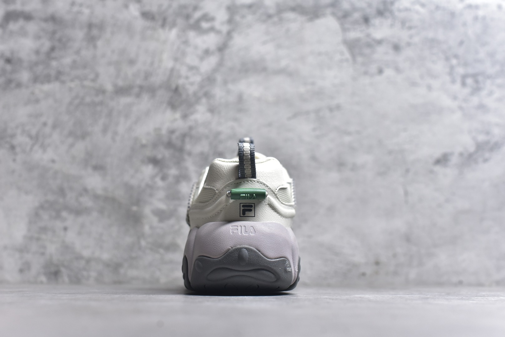 图片[5]-#FILA 斐乐经典百搭休闲防滑减震耐磨低帮运动鞋 传承了 FILA 的百年基因，融入年轻运动及潮流文化，成为引领变革、创新突破的一代。以“1+N” 的跨界合作模式重现经典的同时创造经典。带来最出其不意的跨界合作惊喜。同时，FILAFUSION把FILA 的 DNA 融入到定制体验里，你可以随心制造厲于你的产品。FILA FUSION 的鞋家族涵盖了老爹鞋、跑步鞋、网球鞋、季节款。风格复古新潮，满足了时尚人士出行及各类运动的搭配需求，成为当下年轻人筷拥的鞋类品牌之一。FILA FUSION 走进年轻人的世界，通过年轻人运动，街舞，滑板，篮球，展现 FILA FUSION 的潮流态度和年轻文化。FILA FUSION 认为末来属于引领变革、创新突破的年轻一代，让我们一起构成 FILA 未来的蓝图吧！尺码：35.5 36 36.5 37.5 38 38.5 39 40-选品中心