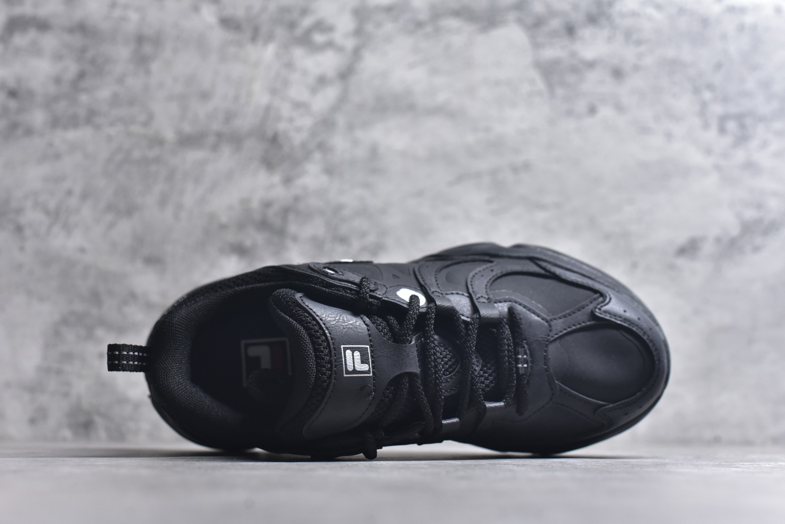 图片[4]-#FILA 斐乐经典百搭休闲防滑减震耐磨低帮运动鞋 传承了 FILA 的百年基因，融入年轻运动及潮流文化，成为引领变革、创新突破的一代。以“1+N” 的跨界合作模式重现经典的同时创造经典。带来最出其不意的跨界合作惊喜。同时，FILAFUSION把FILA 的 DNA 融入到定制体验里，你可以随心制造厲于你的产品。FILA FUSION 的鞋家族涵盖了老爹鞋、跑步鞋、网球鞋、季节款。风格复古新潮，满足了时尚人士出行及各类运动的搭配需求，成为当下年轻人筷拥的鞋类品牌之一。FILA FUSION 走进年轻人的世界，通过年轻人运动，街舞，滑板，篮球，展现 FILA FUSION 的潮流态度和年轻文化。FILA FUSION 认为末来属于引领变革、创新突破的年轻一代，让我们一起构成 FILA 未来的蓝图吧！尺码：35.5 36 36.5 37.5 38 38.5 39 40-选品中心