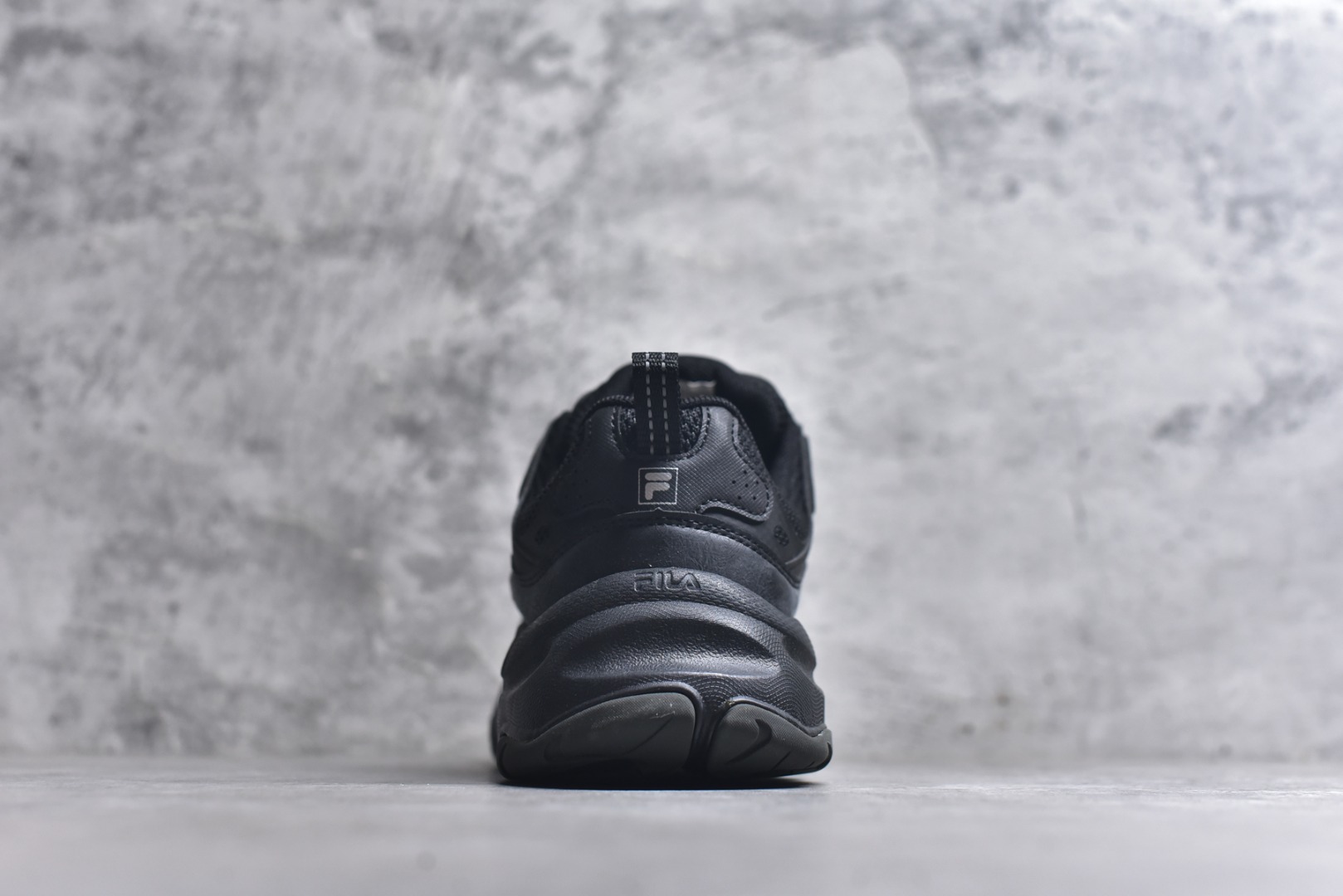 图片[5]-#FILA 斐乐经典百搭休闲防滑减震耐磨低帮运动鞋 传承了 FILA 的百年基因，融入年轻运动及潮流文化，成为引领变革、创新突破的一代。以“1+N” 的跨界合作模式重现经典的同时创造经典。带来最出其不意的跨界合作惊喜。同时，FILAFUSION把FILA 的 DNA 融入到定制体验里，你可以随心制造厲于你的产品。FILA FUSION 的鞋家族涵盖了老爹鞋、跑步鞋、网球鞋、季节款。风格复古新潮，满足了时尚人士出行及各类运动的搭配需求，成为当下年轻人筷拥的鞋类品牌之一。FILA FUSION 走进年轻人的世界，通过年轻人运动，街舞，滑板，篮球，展现 FILA FUSION 的潮流态度和年轻文化。FILA FUSION 认为末来属于引领变革、创新突破的年轻一代，让我们一起构成 FILA 未来的蓝图吧！尺码：35.5 36 36.5 37.5 38 38.5 39 40-选品中心