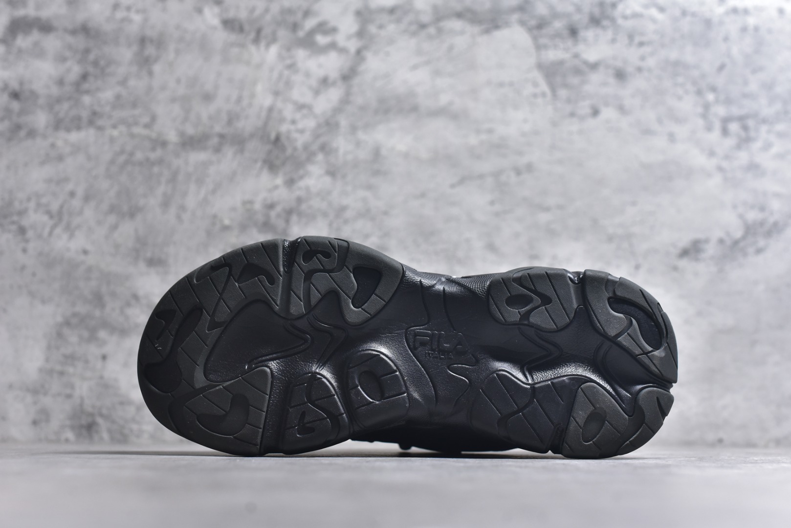 图片[6]-#FILA 斐乐经典百搭休闲防滑减震耐磨低帮运动鞋 传承了 FILA 的百年基因，融入年轻运动及潮流文化，成为引领变革、创新突破的一代。以“1+N” 的跨界合作模式重现经典的同时创造经典。带来最出其不意的跨界合作惊喜。同时，FILAFUSION把FILA 的 DNA 融入到定制体验里，你可以随心制造厲于你的产品。FILA FUSION 的鞋家族涵盖了老爹鞋、跑步鞋、网球鞋、季节款。风格复古新潮，满足了时尚人士出行及各类运动的搭配需求，成为当下年轻人筷拥的鞋类品牌之一。FILA FUSION 走进年轻人的世界，通过年轻人运动，街舞，滑板，篮球，展现 FILA FUSION 的潮流态度和年轻文化。FILA FUSION 认为末来属于引领变革、创新突破的年轻一代，让我们一起构成 FILA 未来的蓝图吧！尺码：35.5 36 36.5 37.5 38 38.5 39 40-选品中心