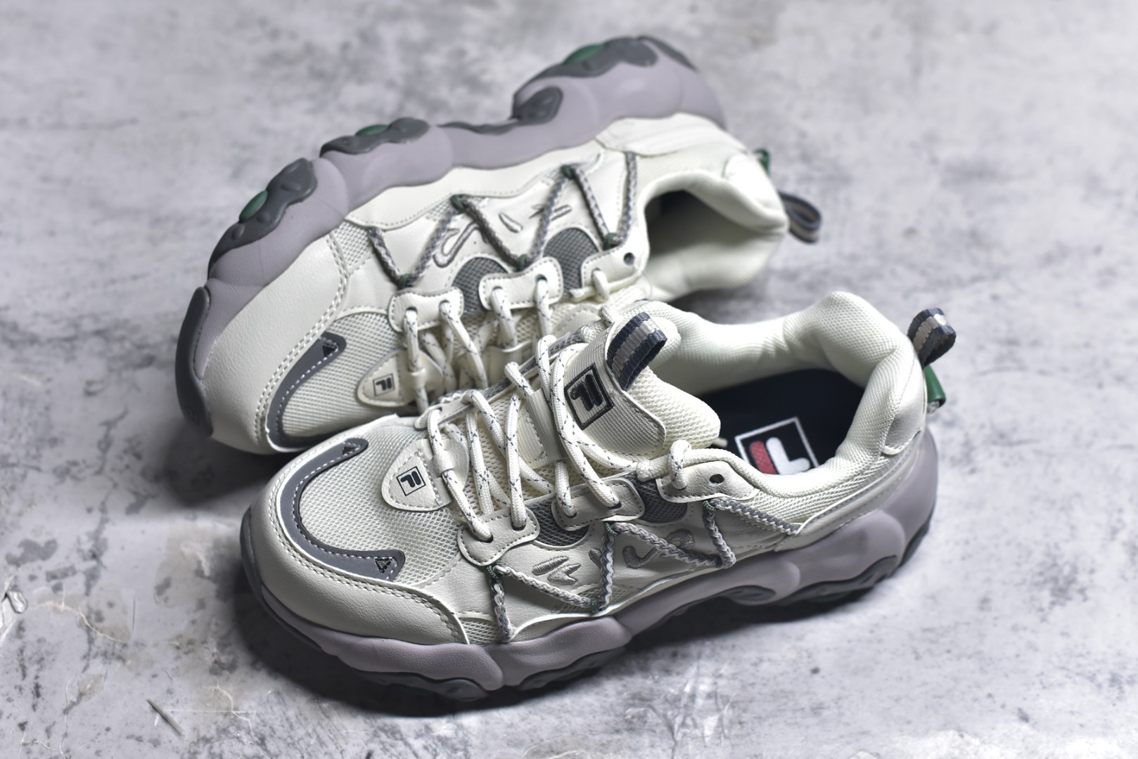 图片[7]-#FILA 斐乐经典百搭休闲防滑减震耐磨低帮运动鞋 传承了 FILA 的百年基因，融入年轻运动及潮流文化，成为引领变革、创新突破的一代。以“1+N” 的跨界合作模式重现经典的同时创造经典。带来最出其不意的跨界合作惊喜。同时，FILAFUSION把FILA 的 DNA 融入到定制体验里，你可以随心制造厲于你的产品。FILA FUSION 的鞋家族涵盖了老爹鞋、跑步鞋、网球鞋、季节款。风格复古新潮，满足了时尚人士出行及各类运动的搭配需求，成为当下年轻人筷拥的鞋类品牌之一。FILA FUSION 走进年轻人的世界，通过年轻人运动，街舞，滑板，篮球，展现 FILA FUSION 的潮流态度和年轻文化。FILA FUSION 认为末来属于引领变革、创新突破的年轻一代，让我们一起构成 FILA 未来的蓝图吧！尺码：35.5 36 36.5 37.5 38 38.5 39 40-选品中心