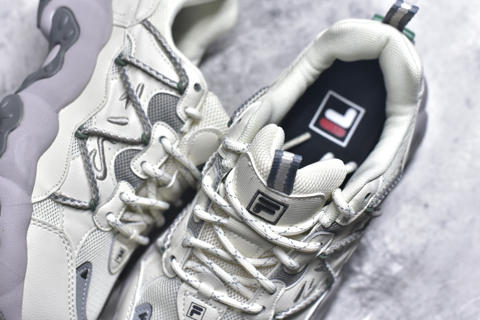 图片[9]-#FILA 斐乐经典百搭休闲防滑减震耐磨低帮运动鞋 传承了 FILA 的百年基因，融入年轻运动及潮流文化，成为引领变革、创新突破的一代。以“1+N” 的跨界合作模式重现经典的同时创造经典。带来最出其不意的跨界合作惊喜。同时，FILAFUSION把FILA 的 DNA 融入到定制体验里，你可以随心制造厲于你的产品。FILA FUSION 的鞋家族涵盖了老爹鞋、跑步鞋、网球鞋、季节款。风格复古新潮，满足了时尚人士出行及各类运动的搭配需求，成为当下年轻人筷拥的鞋类品牌之一。FILA FUSION 走进年轻人的世界，通过年轻人运动，街舞，滑板，篮球，展现 FILA FUSION 的潮流态度和年轻文化。FILA FUSION 认为末来属于引领变革、创新突破的年轻一代，让我们一起构成 FILA 未来的蓝图吧！尺码：35.5 36 36.5 37.5 38 38.5 39 40-选品中心