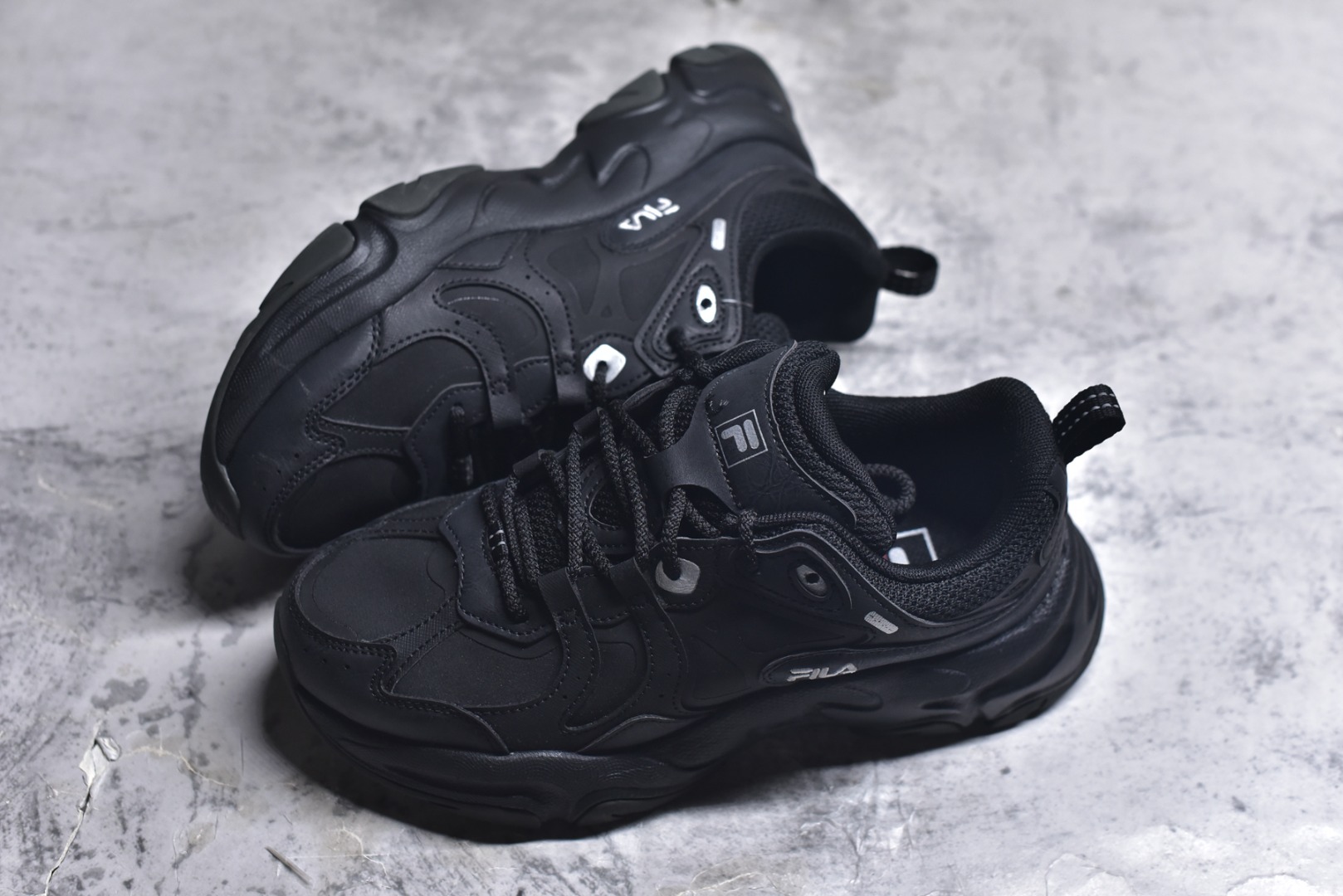 图片[7]-#FILA 斐乐经典百搭休闲防滑减震耐磨低帮运动鞋 传承了 FILA 的百年基因，融入年轻运动及潮流文化，成为引领变革、创新突破的一代。以“1+N” 的跨界合作模式重现经典的同时创造经典。带来最出其不意的跨界合作惊喜。同时，FILAFUSION把FILA 的 DNA 融入到定制体验里，你可以随心制造厲于你的产品。FILA FUSION 的鞋家族涵盖了老爹鞋、跑步鞋、网球鞋、季节款。风格复古新潮，满足了时尚人士出行及各类运动的搭配需求，成为当下年轻人筷拥的鞋类品牌之一。FILA FUSION 走进年轻人的世界，通过年轻人运动，街舞，滑板，篮球，展现 FILA FUSION 的潮流态度和年轻文化。FILA FUSION 认为末来属于引领变革、创新突破的年轻一代，让我们一起构成 FILA 未来的蓝图吧！尺码：35.5 36 36.5 37.5 38 38.5 39 40-选品中心
